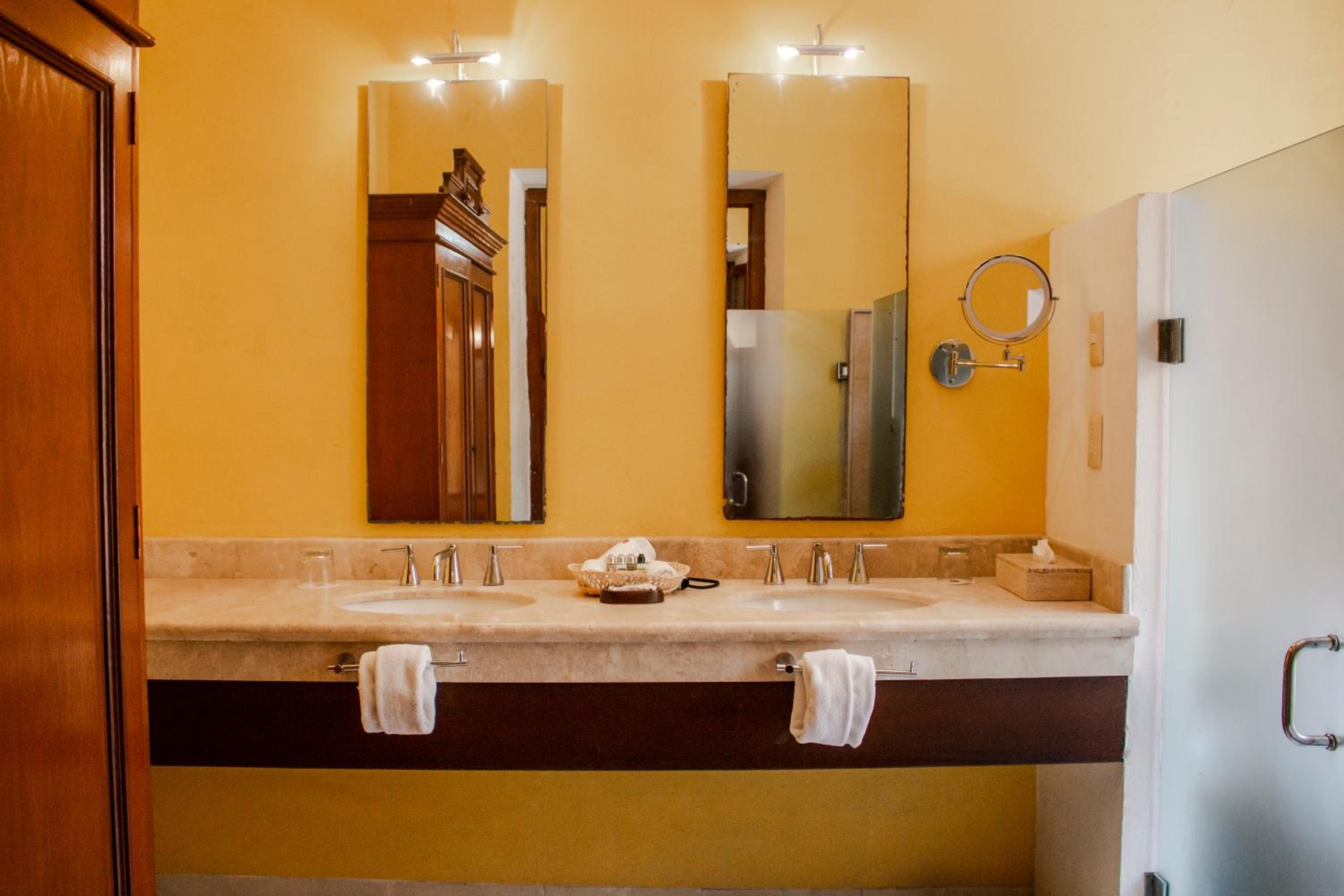 Standard Suite - Photo 10