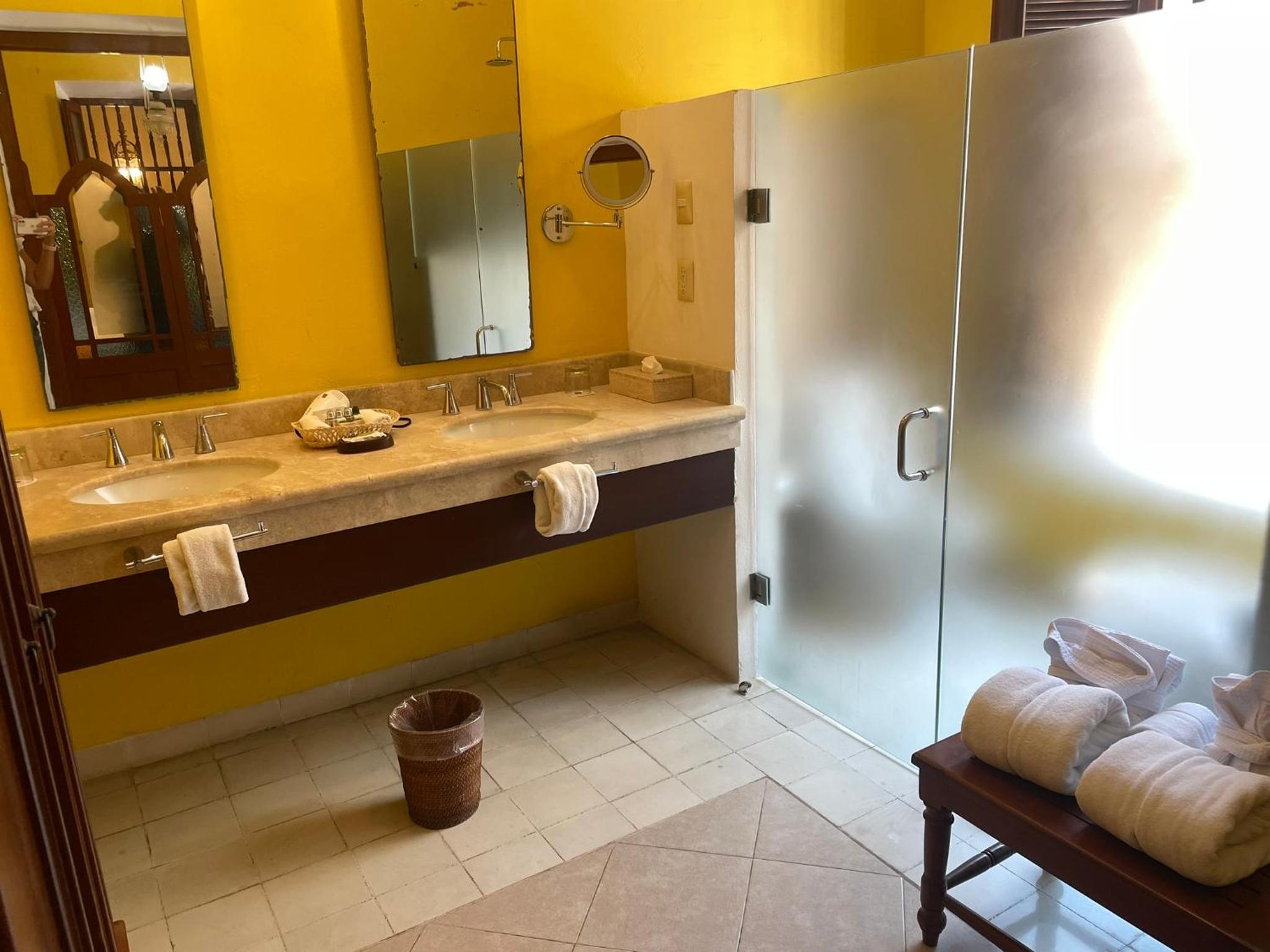 Standard Suite - Photo 3