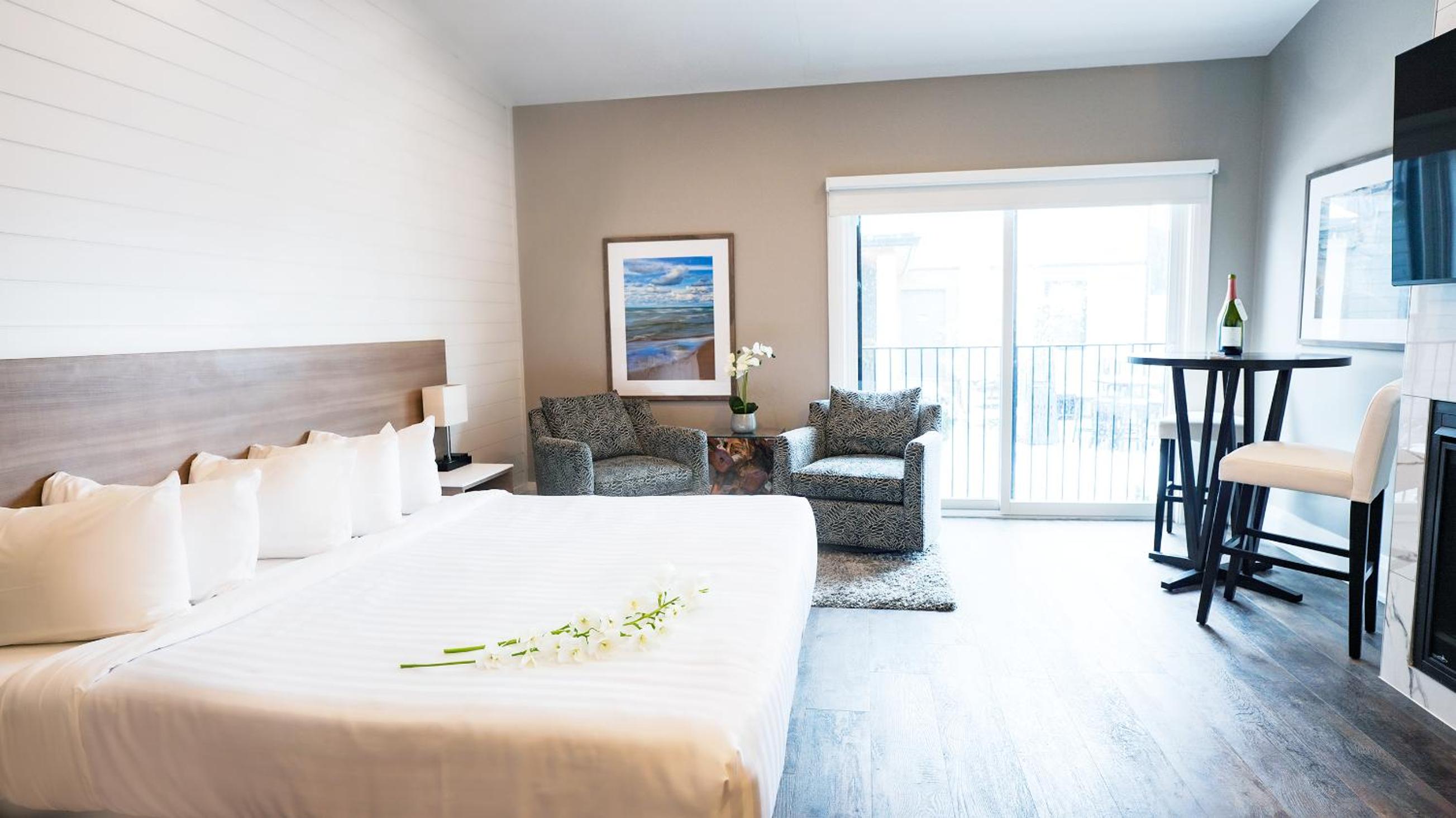 Suite with Spa Bath - Photo 1