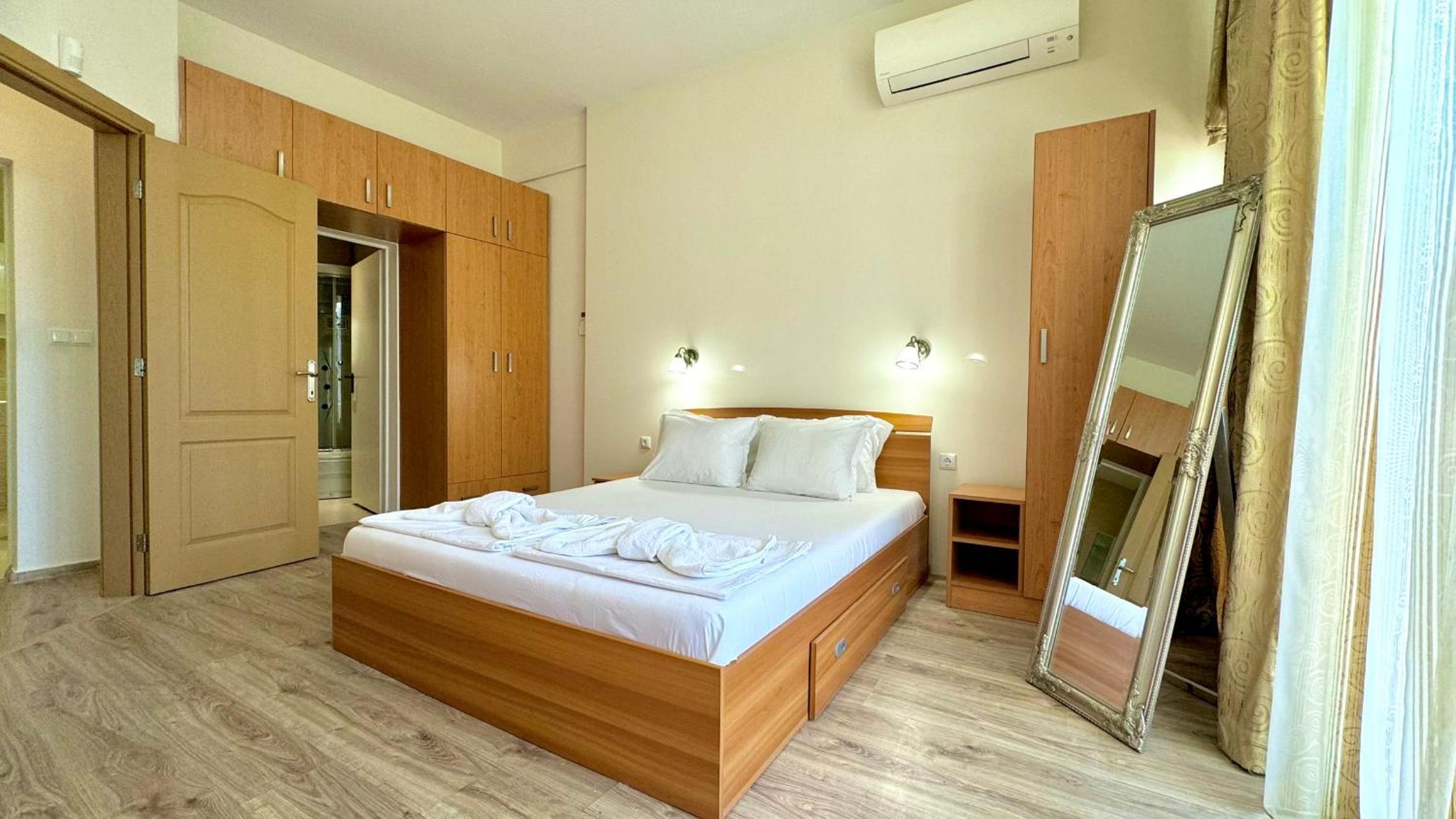 One-Bedroom Apartment with Pool View