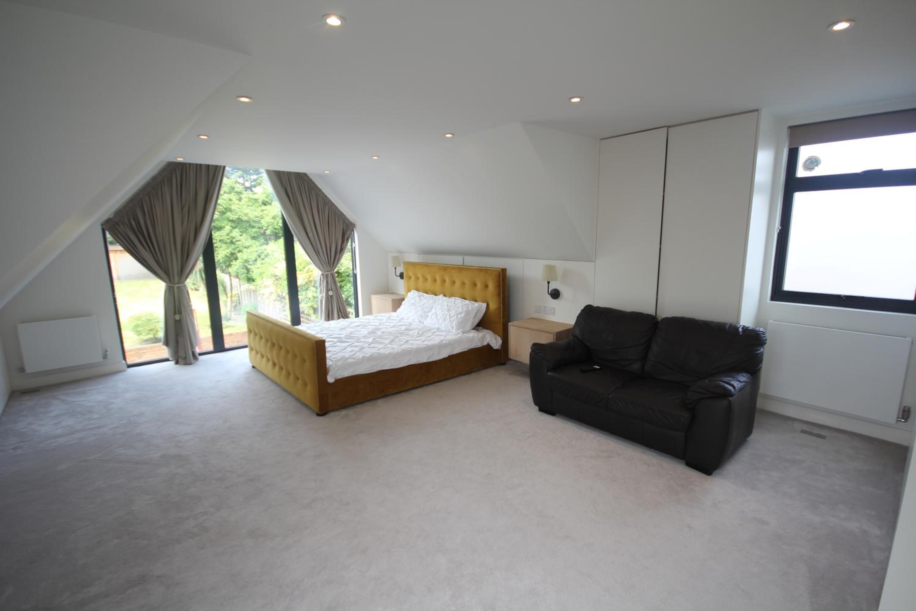 Four-Bedroom House photo 1