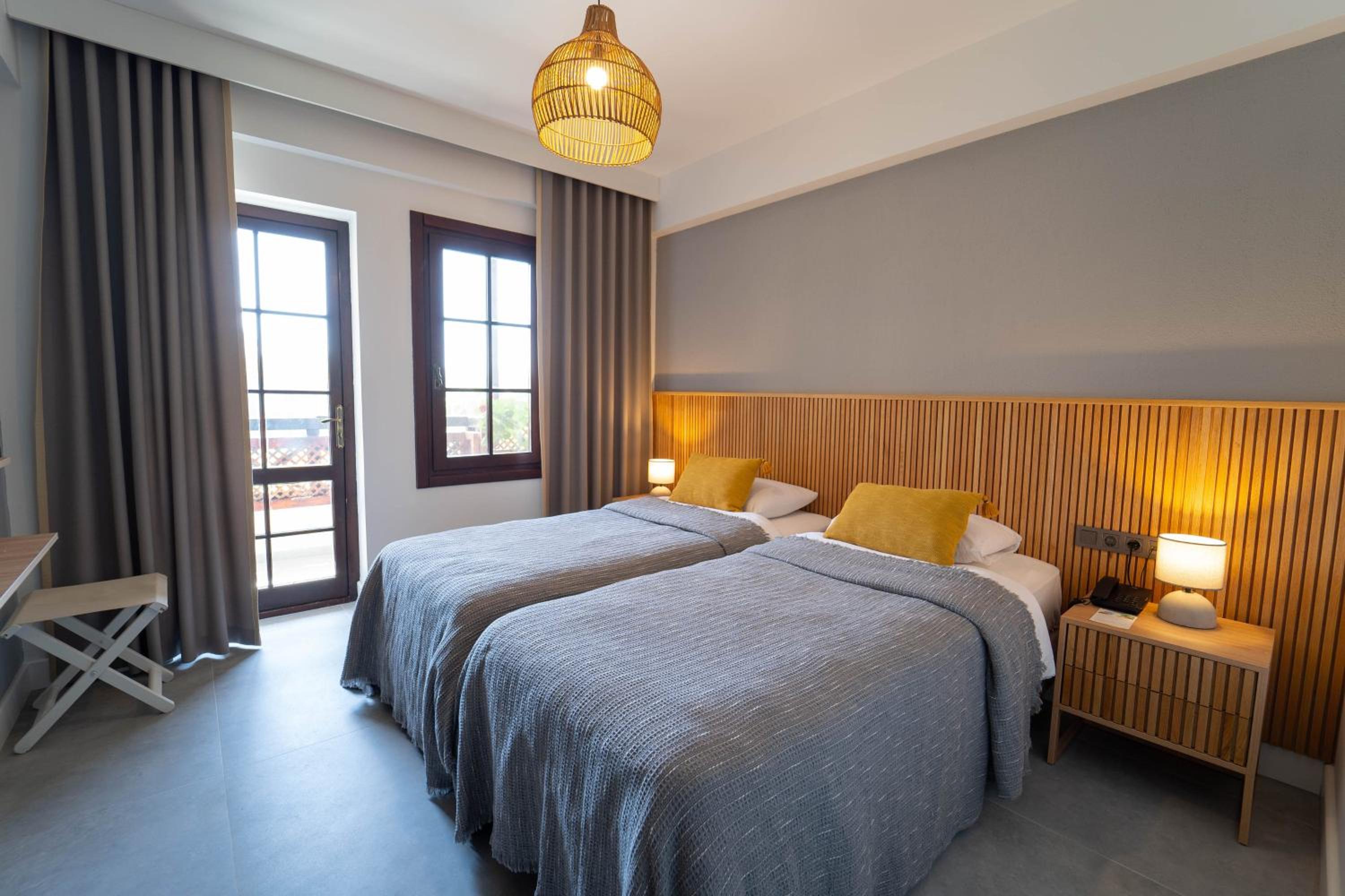 Standard Twin Room with Garden View