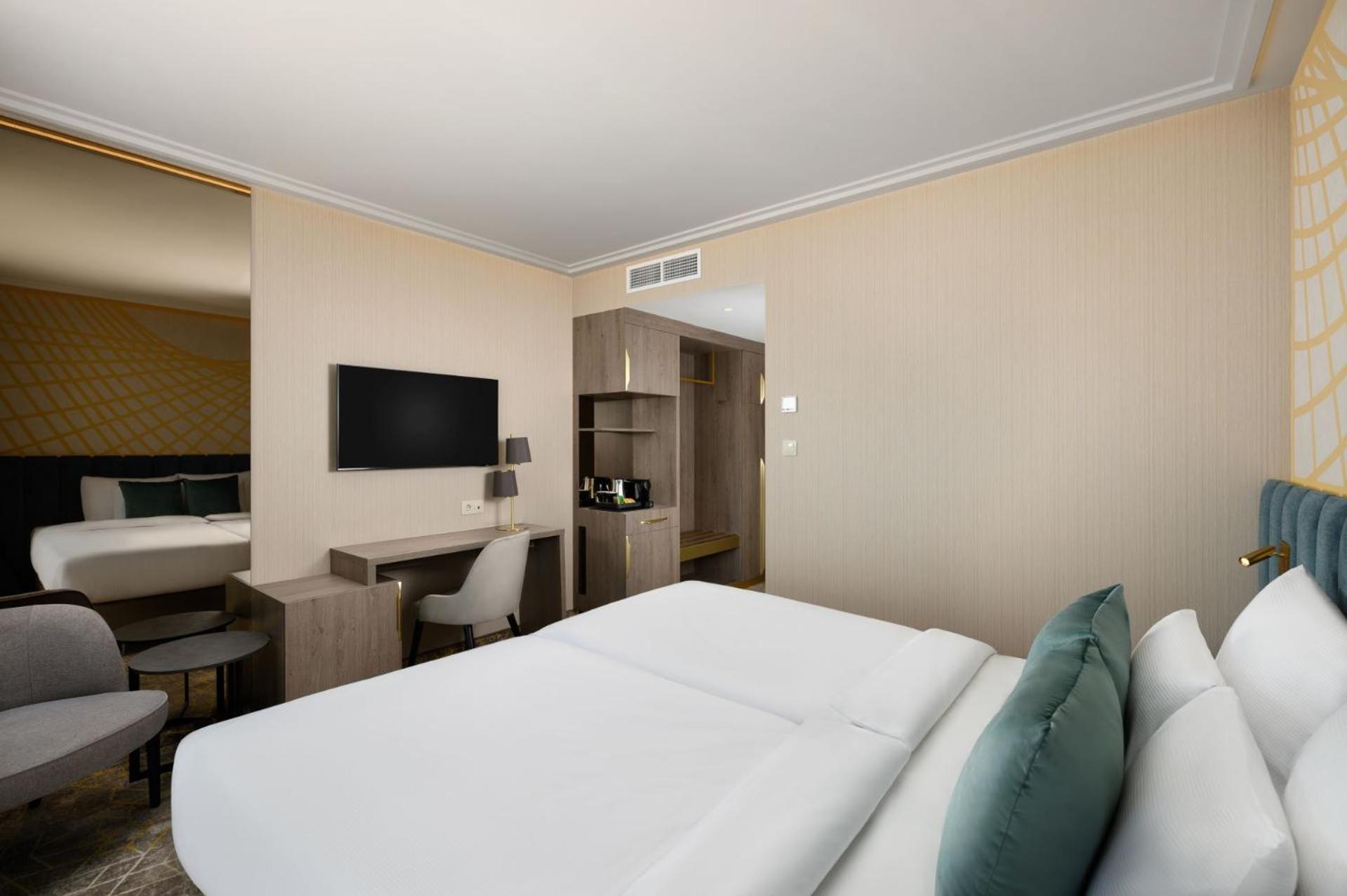 Superior Twin Room with Lake View