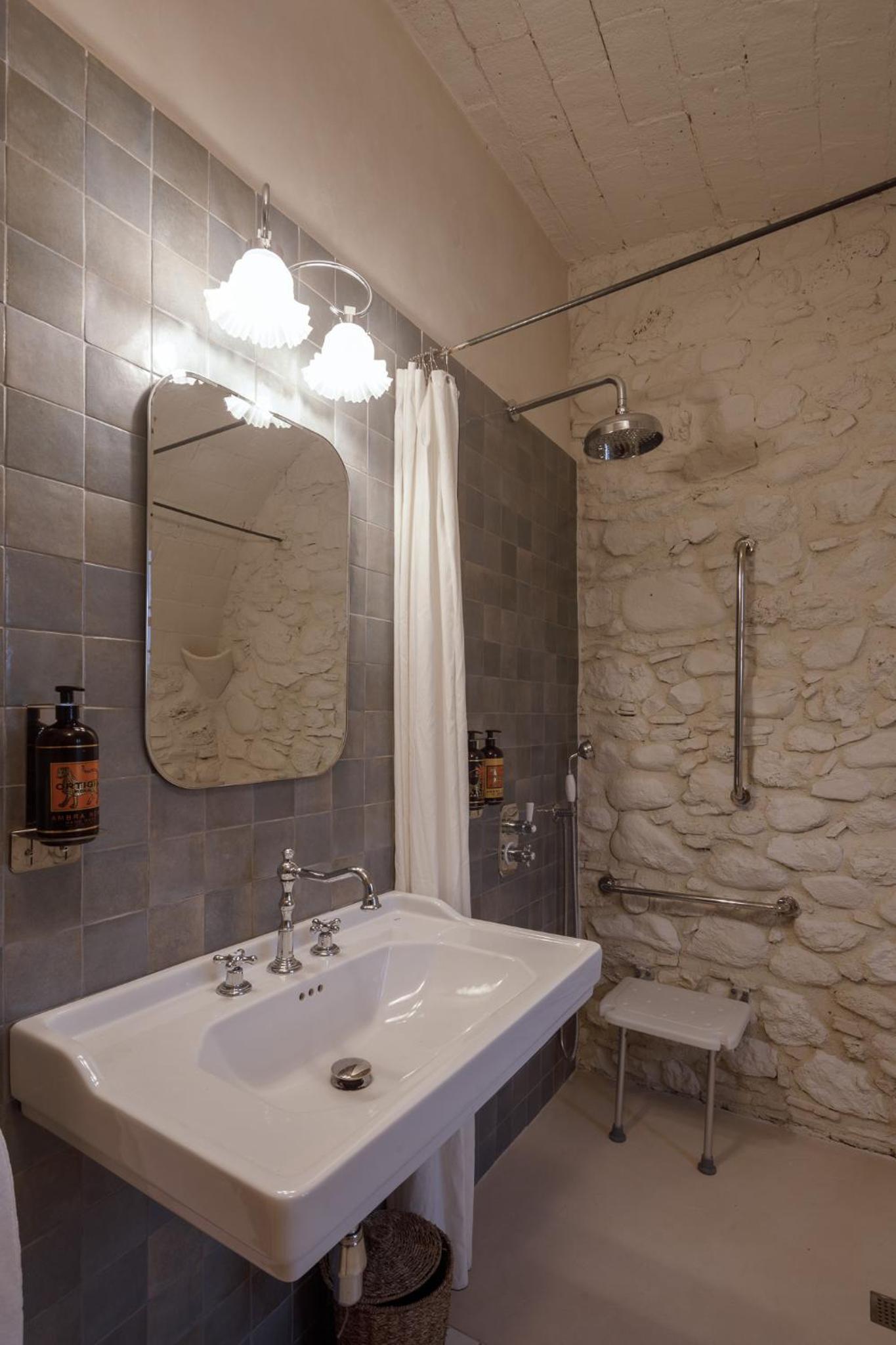 Double Room - Disability Access photo 2