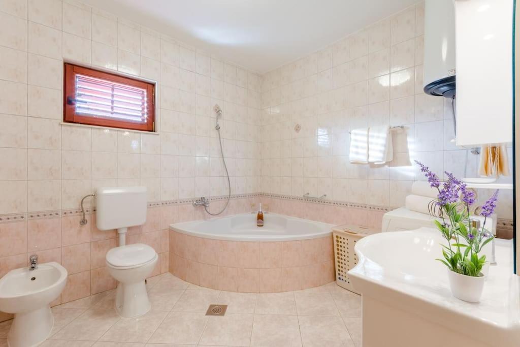 Three-Bedroom House photo 3