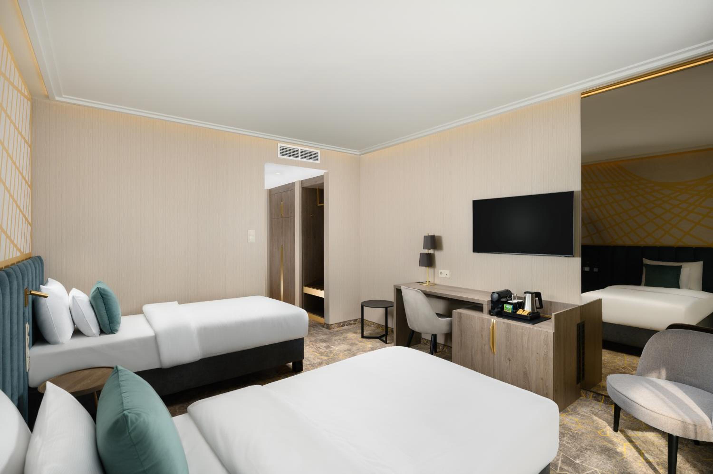 Superior Twin Room with City View