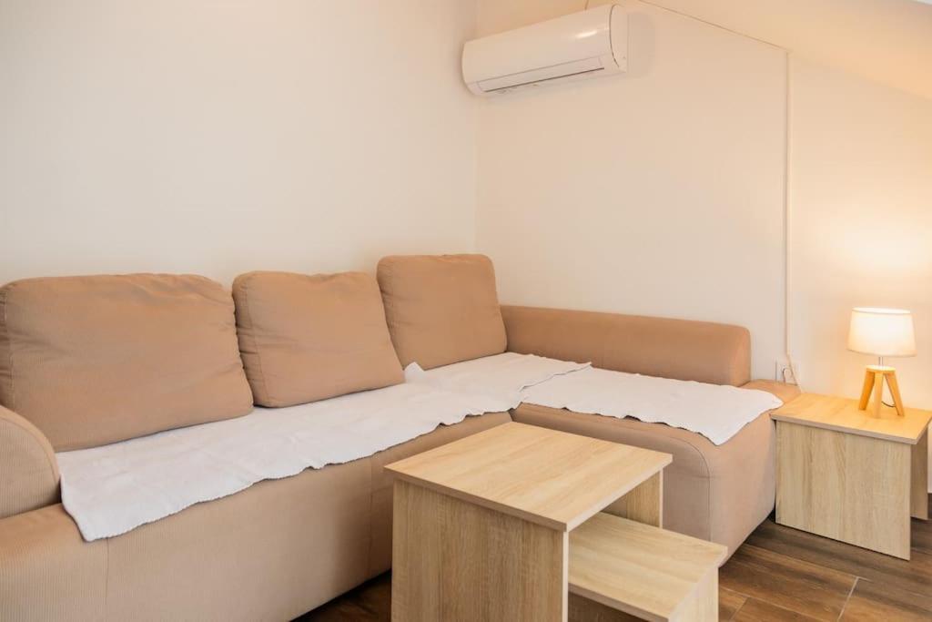 One-Bedroom Apartment photo 3