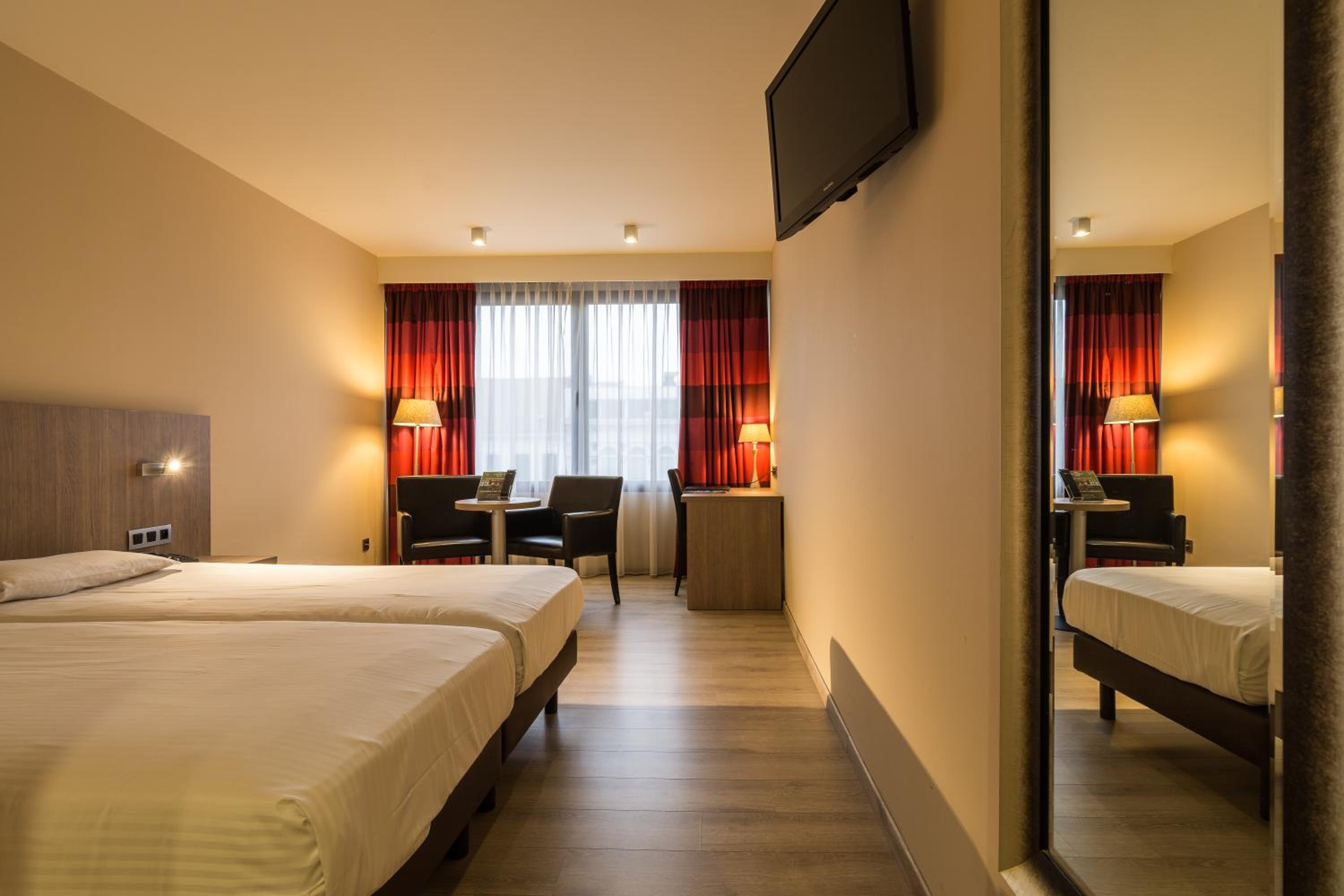 Standard Double or Twin Room - Photo 3