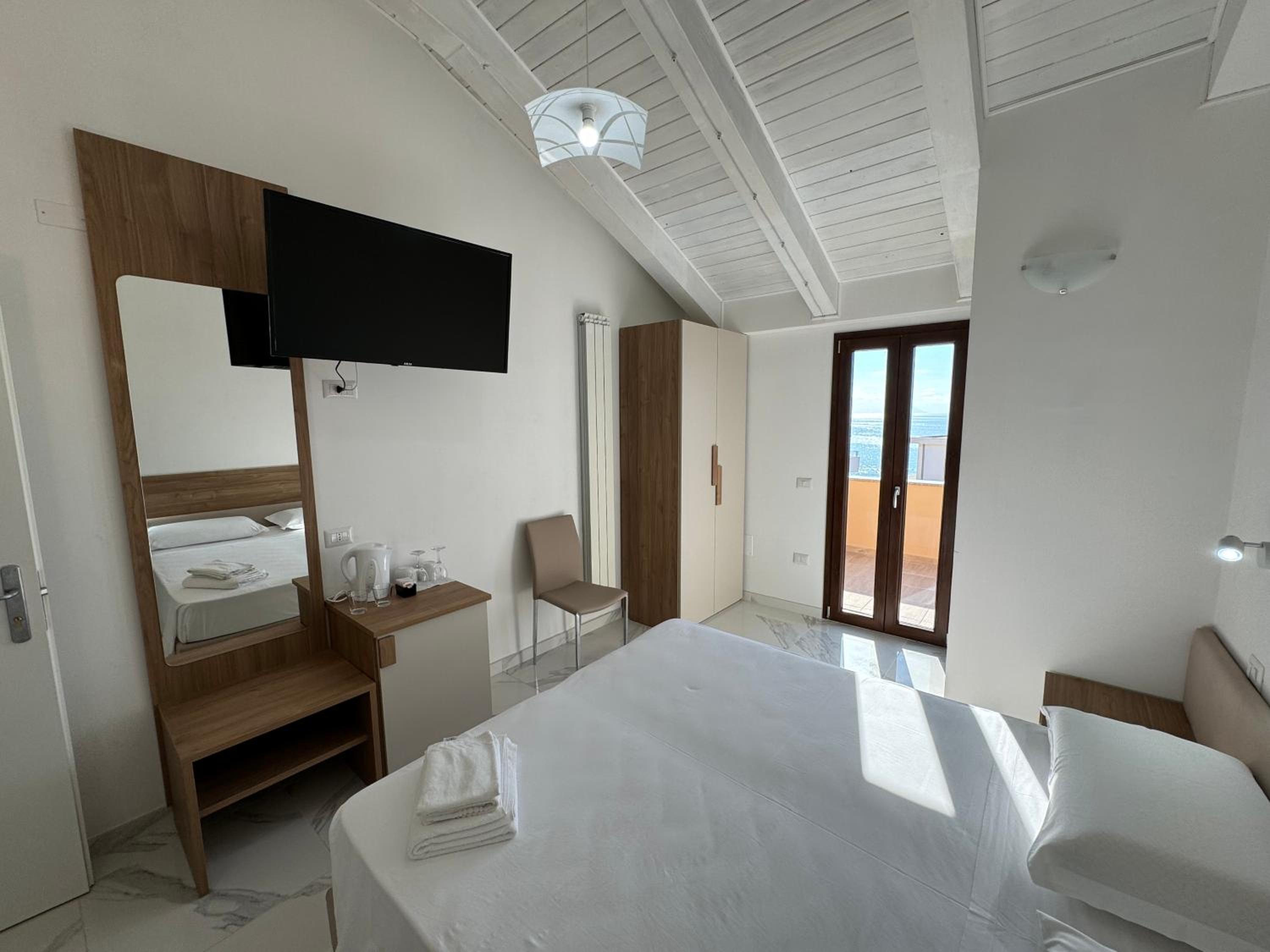 Double or Twin Room with Sea View