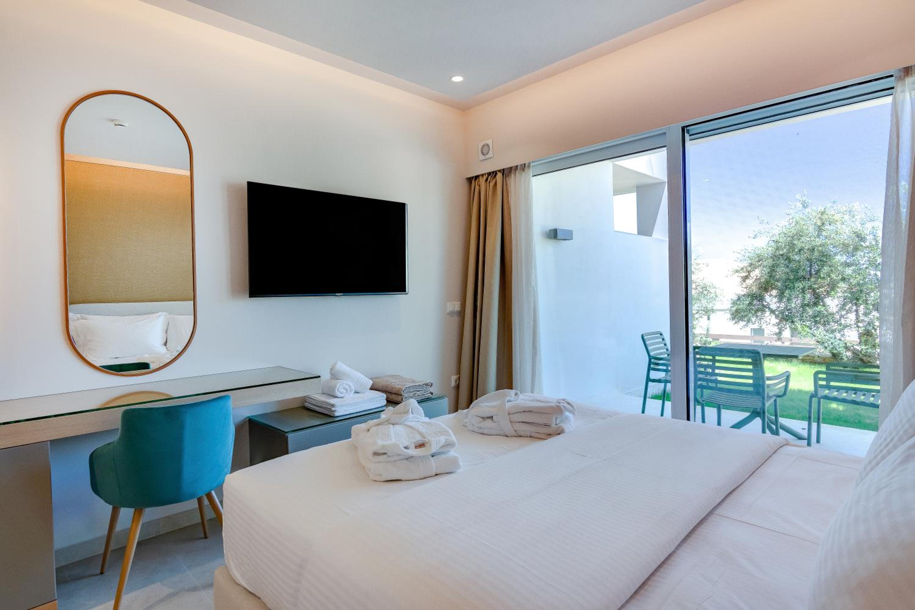 Deluxe Double or Twin Room with Courtyard View