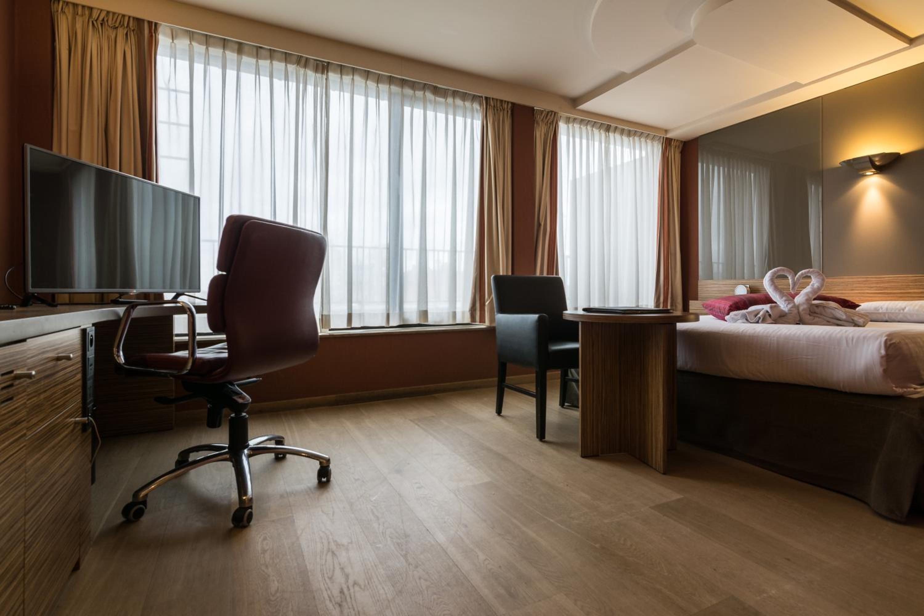 Superior Double or Twin Room - Photo 10