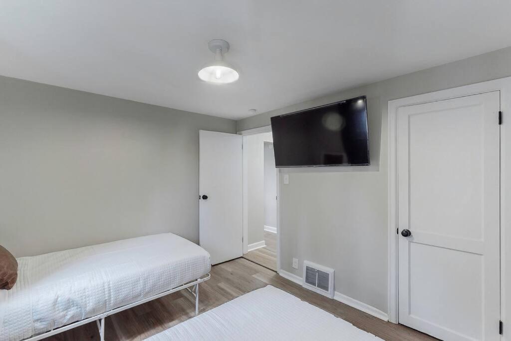 Three-Bedroom House photo 1