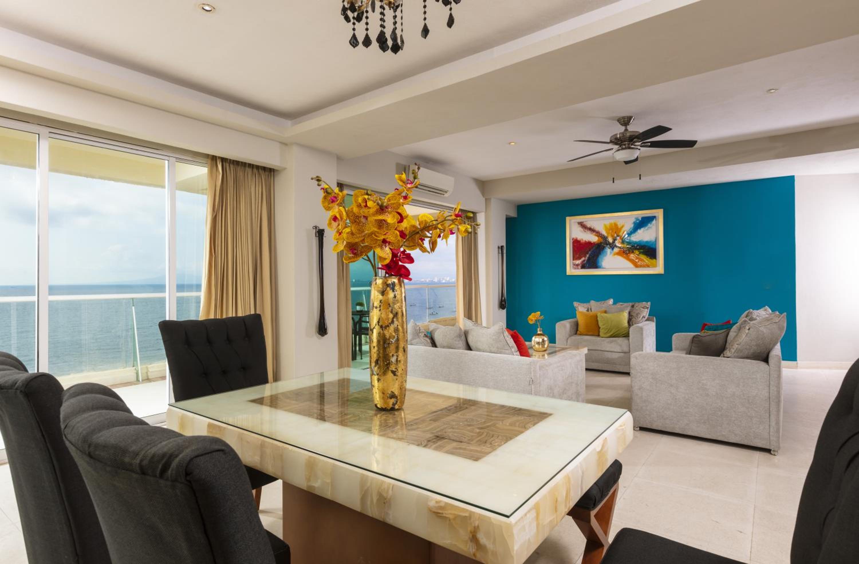 The Penthouse Paradise King + Queen Bed - Photo 5