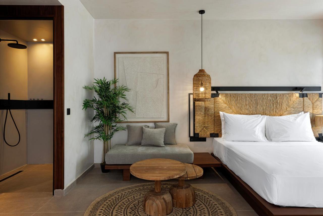 Deluxe Suite with Spa Bath