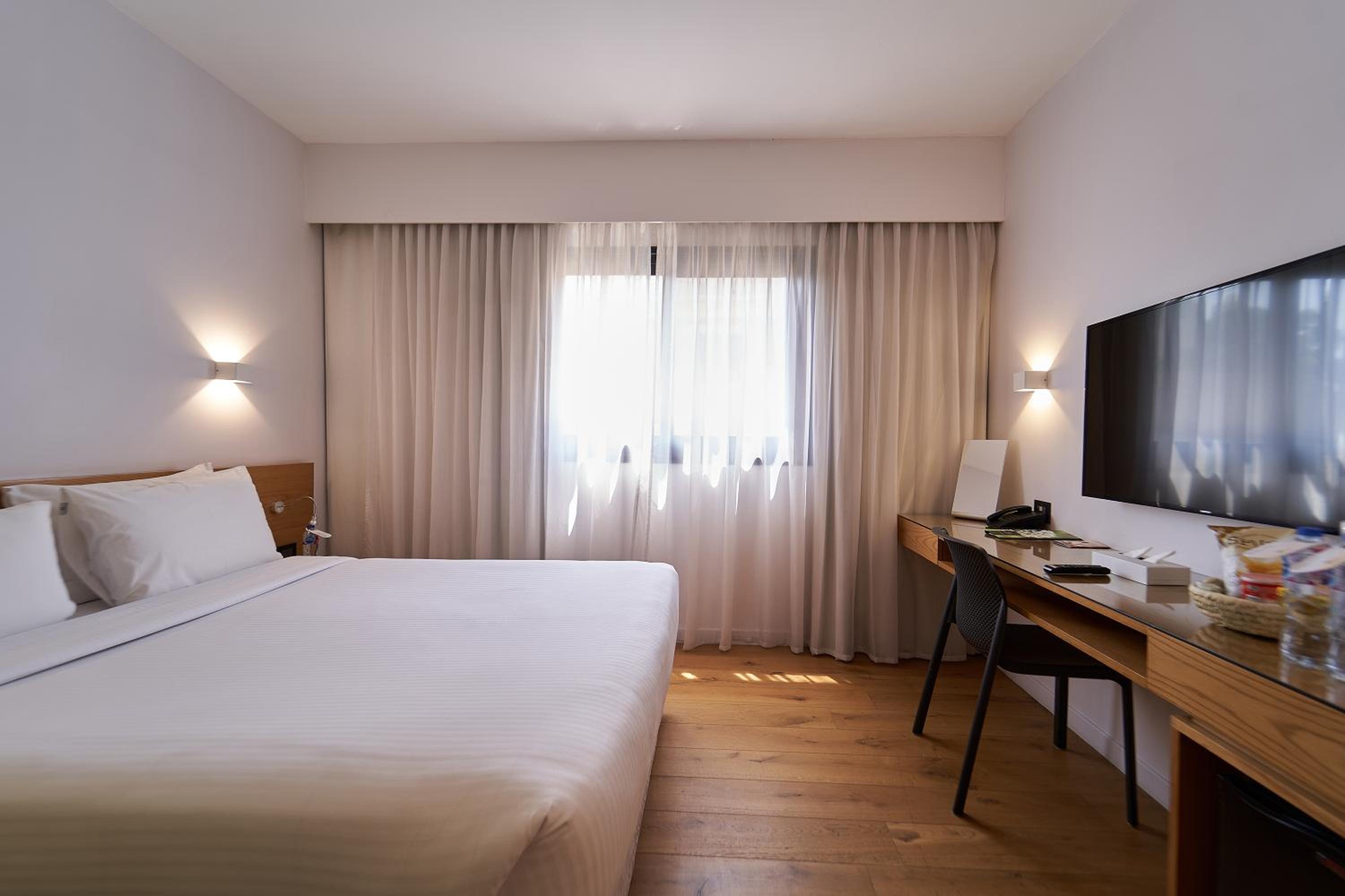 Superior King Room - Photo 1