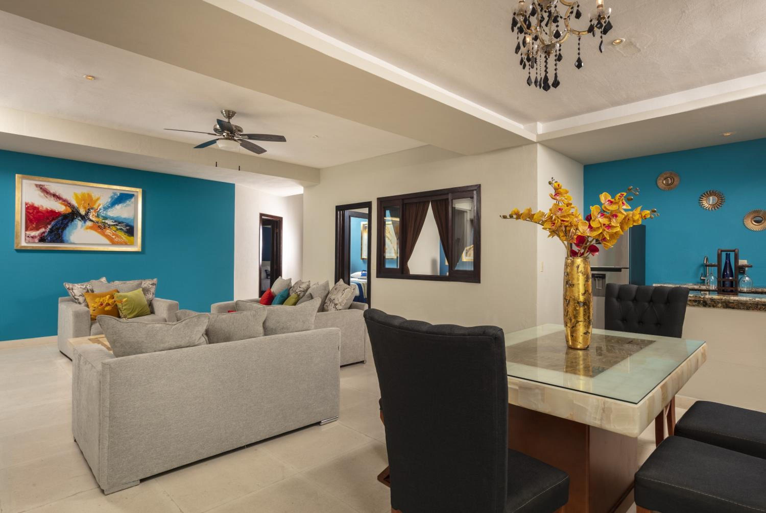 The Penthouse Paradise King + Queen Bed - Photo 3