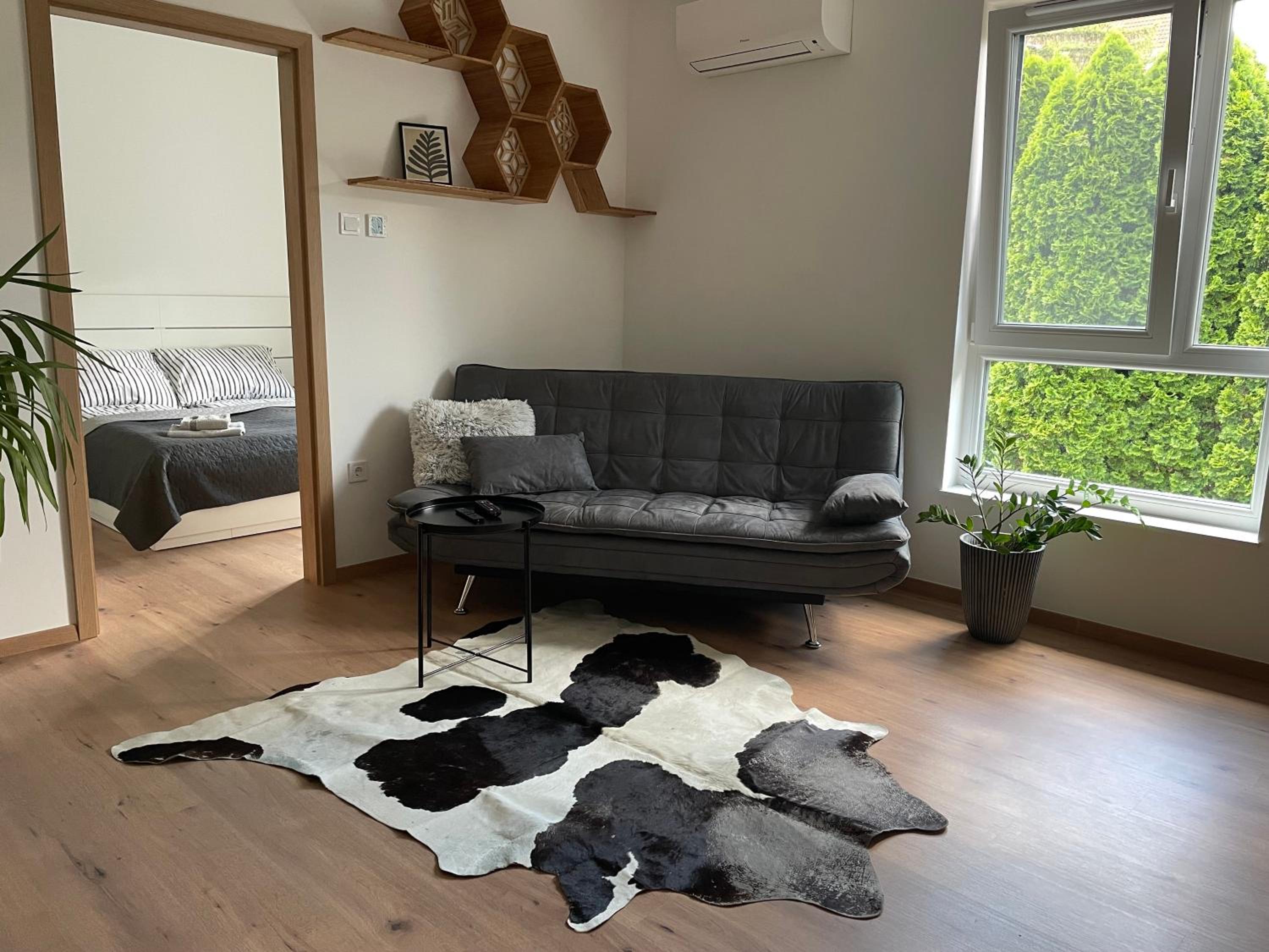 One-Bedroom Apartment photo 1