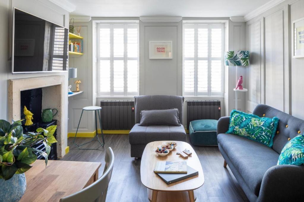 One-Bedroom Apartment - Photo 2