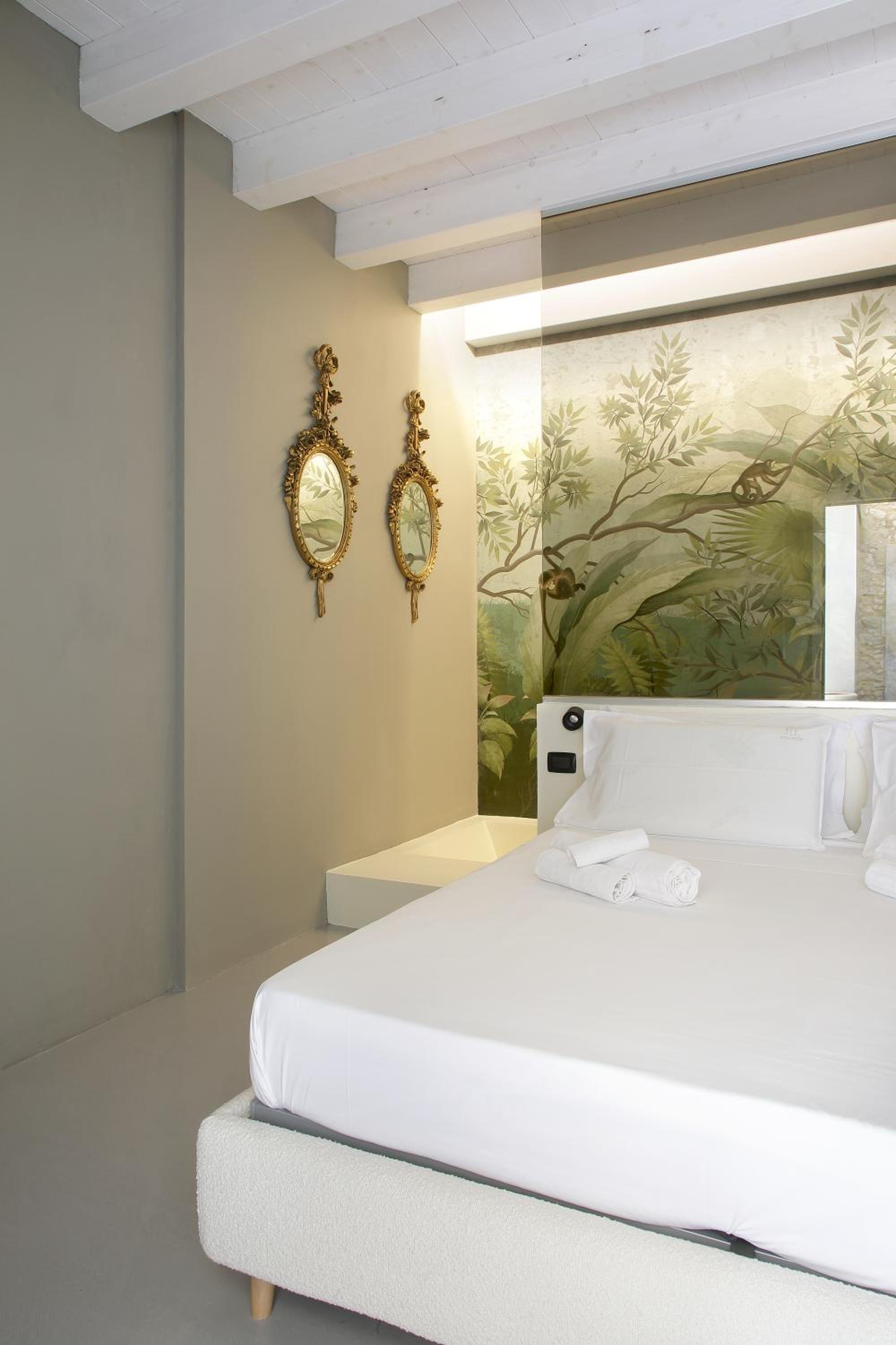 King Room with Spa Bath - Photo 28