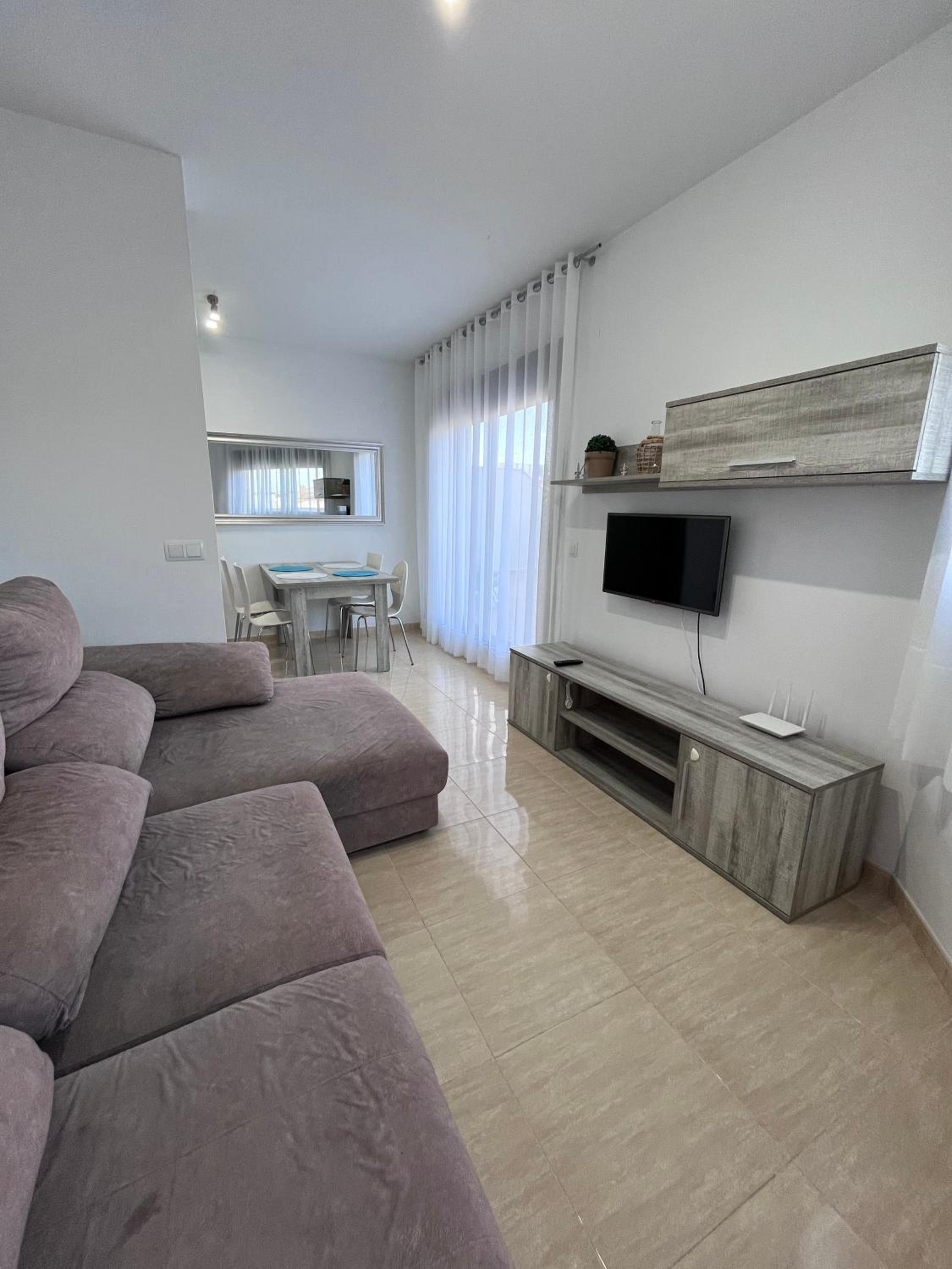 Apartamento de lujo de dos habitaciones con balcón