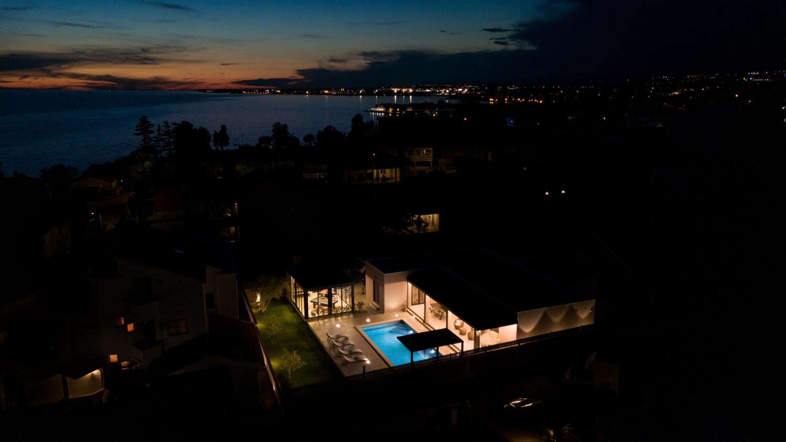 Three-Bedroom Villa photo 2