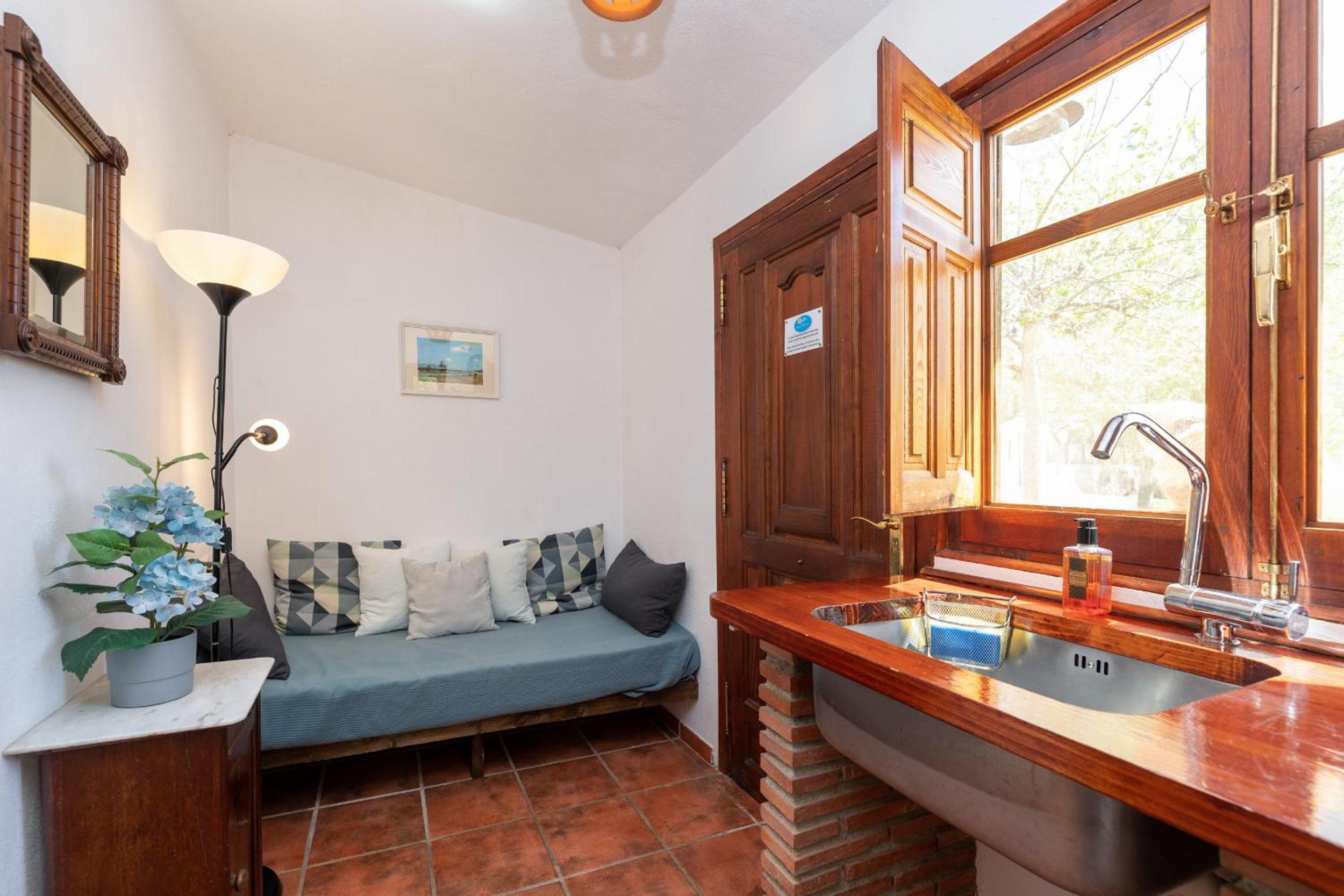 Apartment with Private Terrace - Photo 5