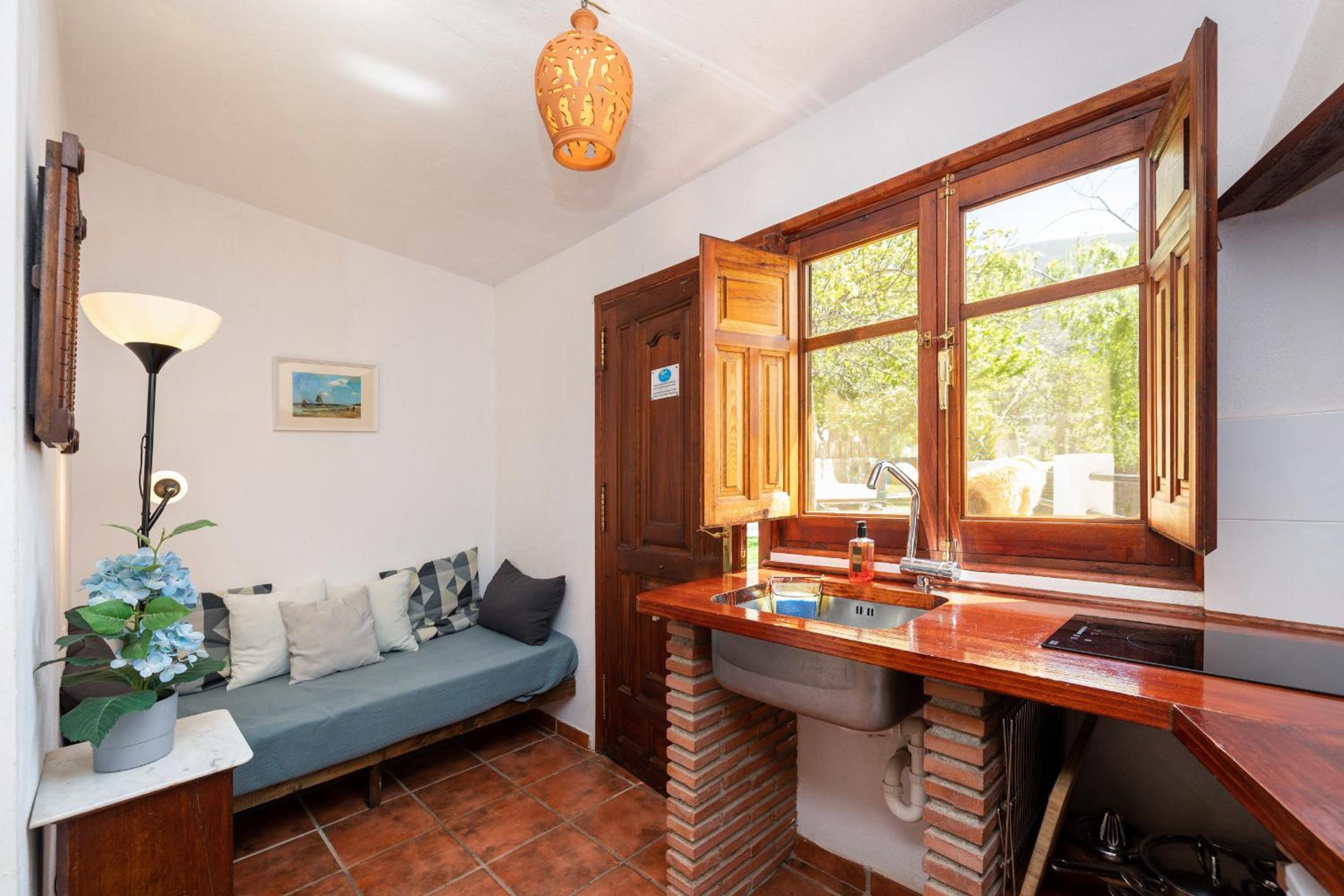 Apartment with Private Terrace - Photo 8