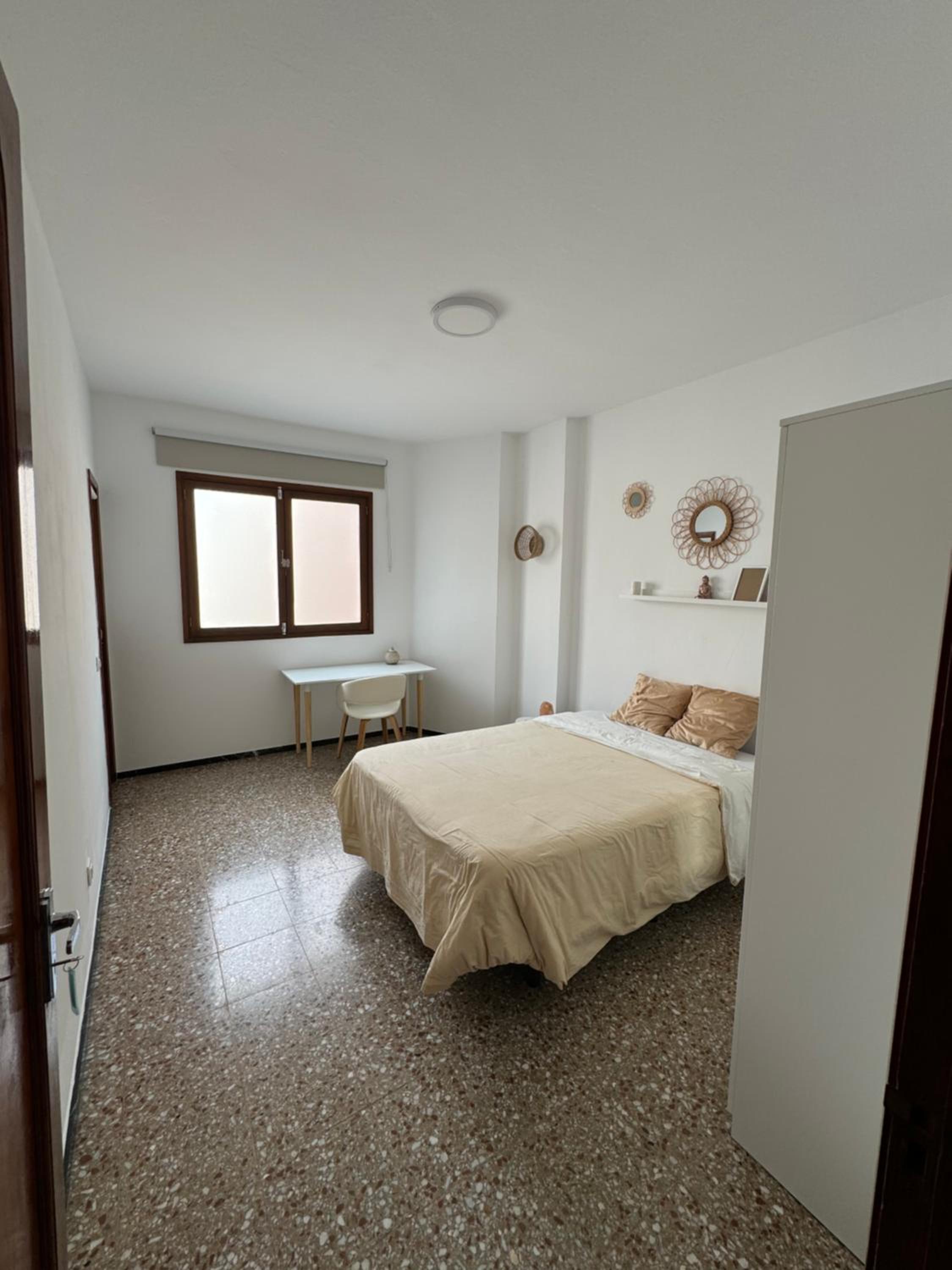 Double Room with Shared Bathroom photo 2