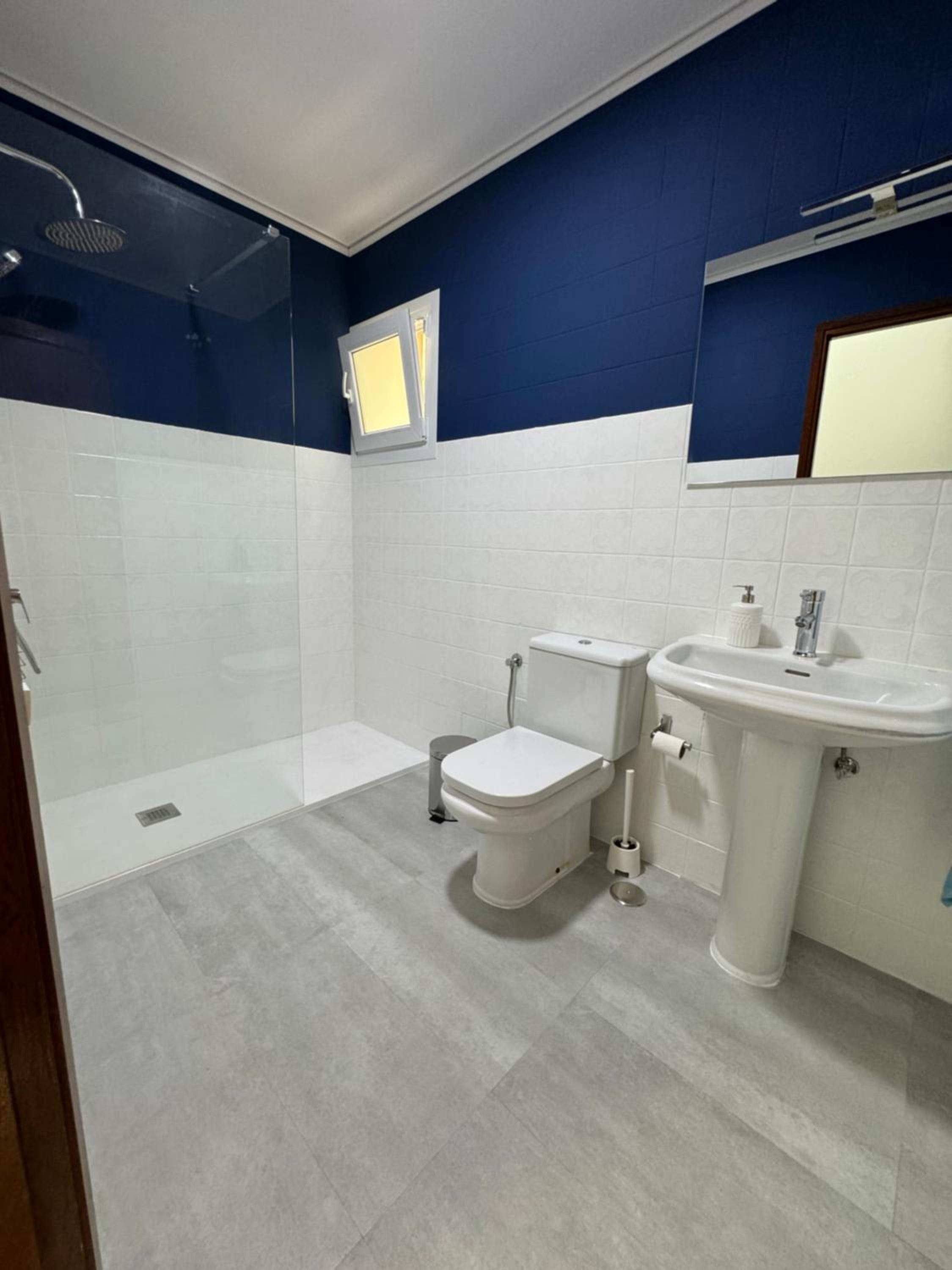 Double Room with Shared Bathroom photo 3
