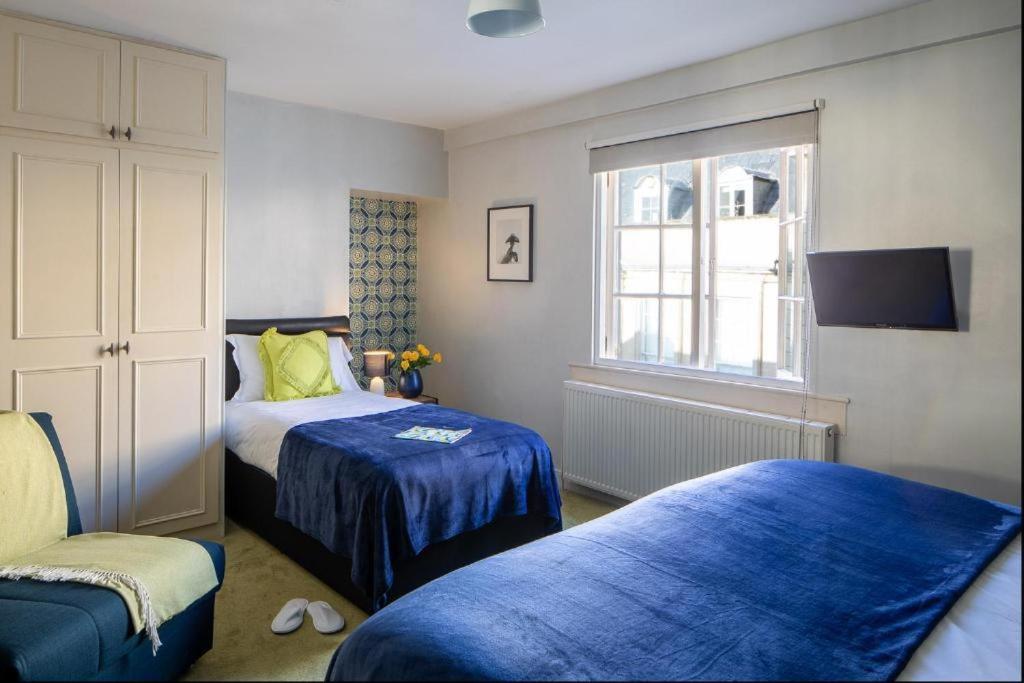 Four-Bedroom House - Photo 1