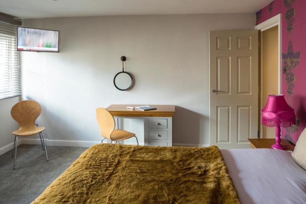 Two-Bedroom Apartment - Photo 11