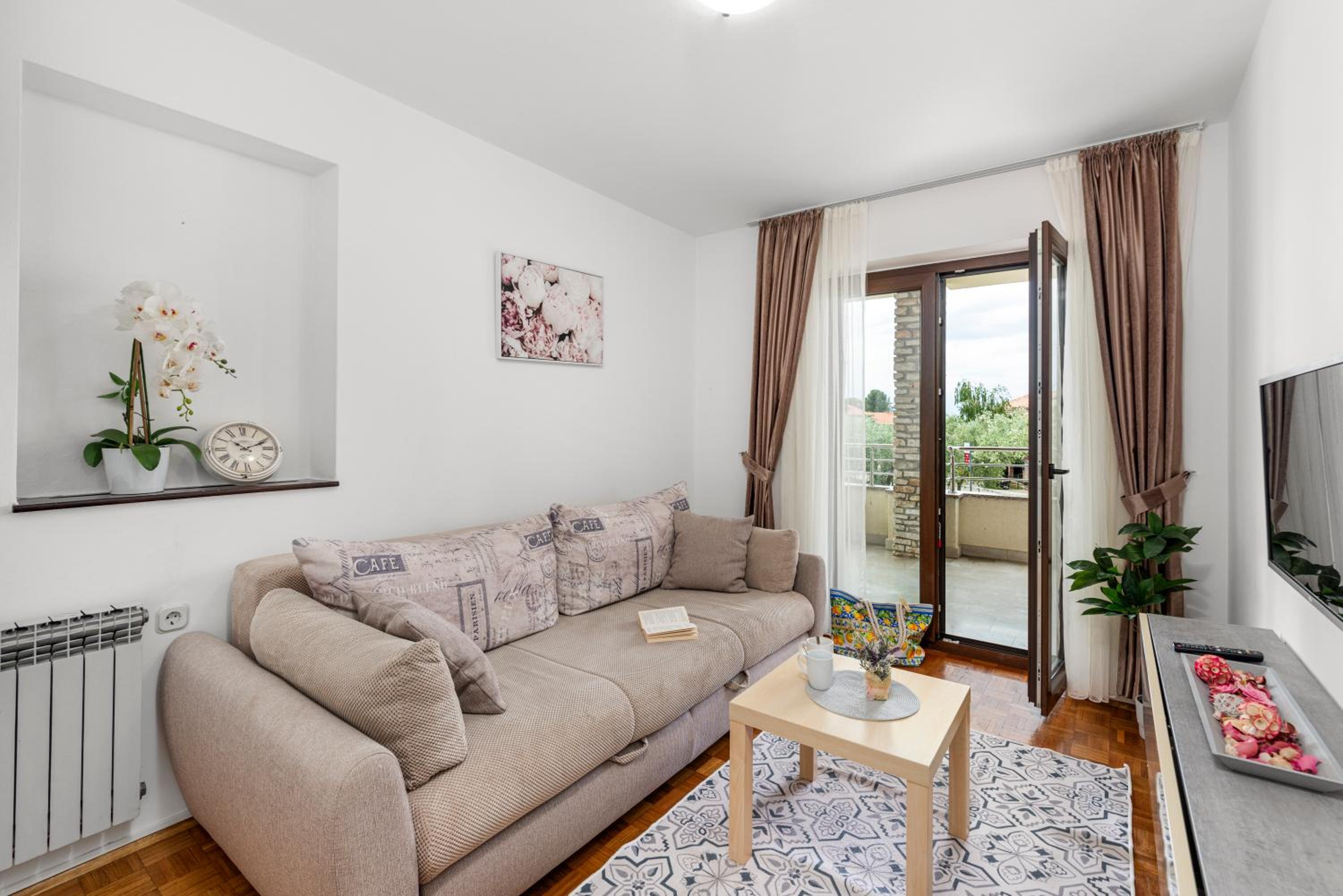 One-Bedroom Apartment with Garden View