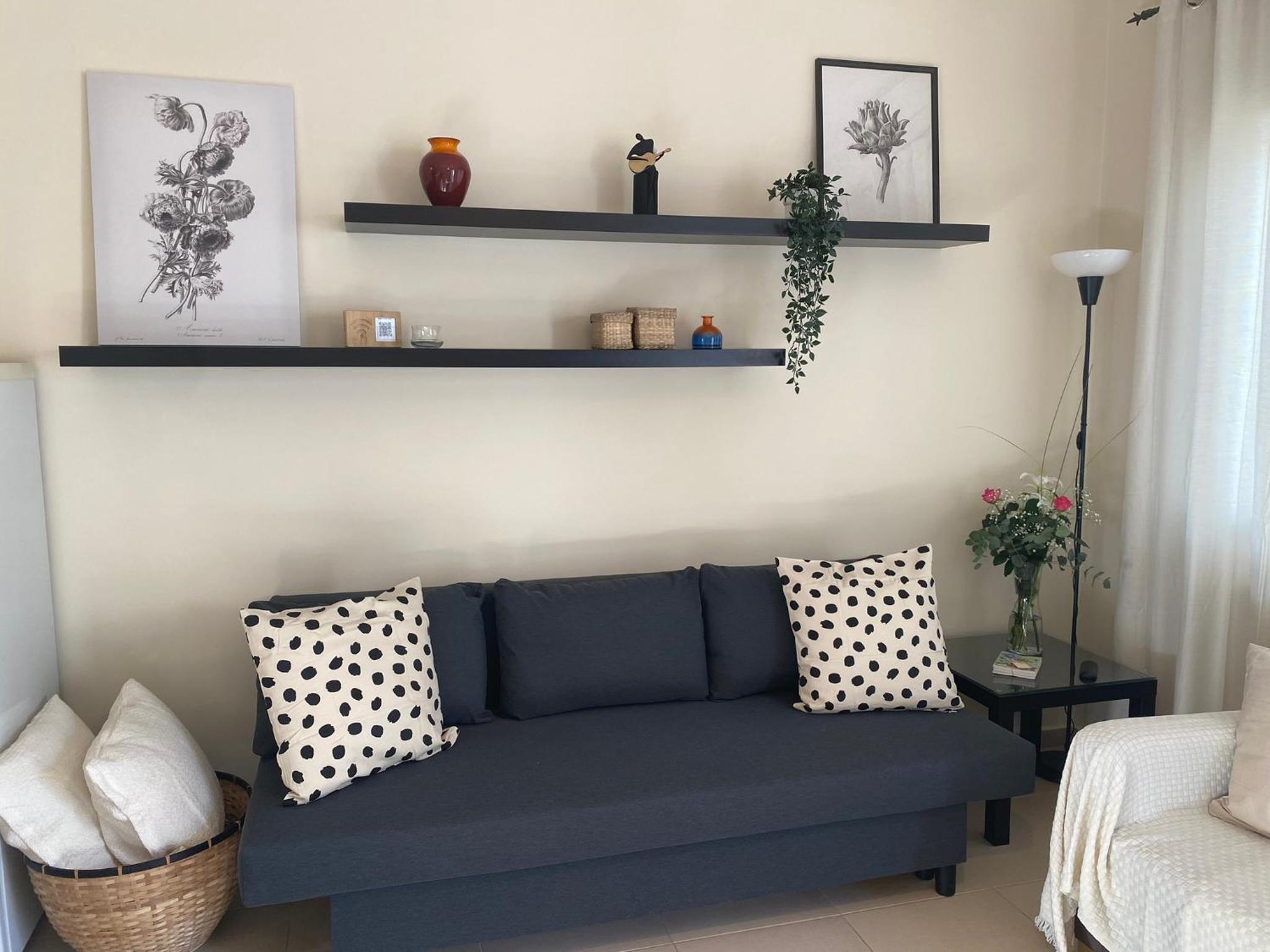 One-Bedroom Apartment photo 1