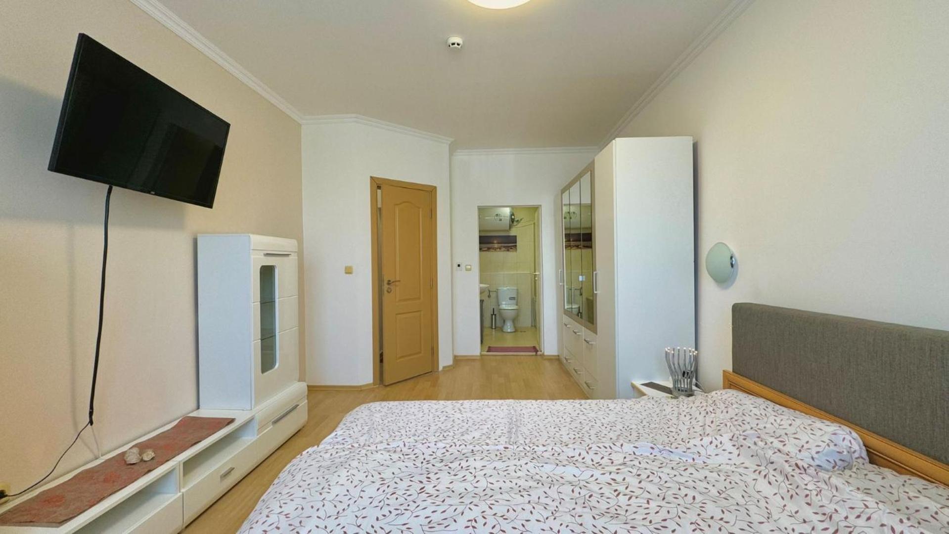 One-Bedroom Apartment with City View