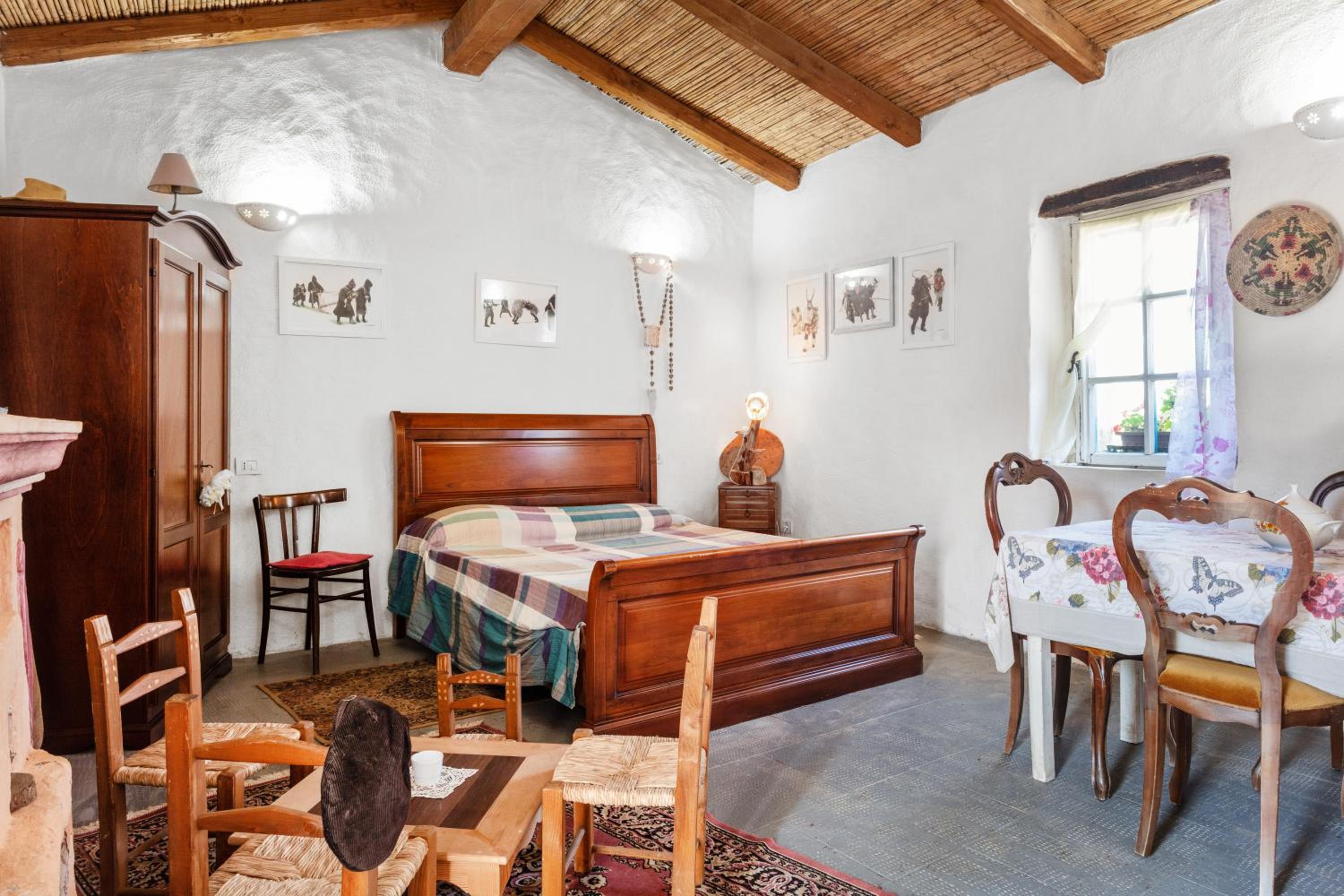 One-Bedroom House photo 1