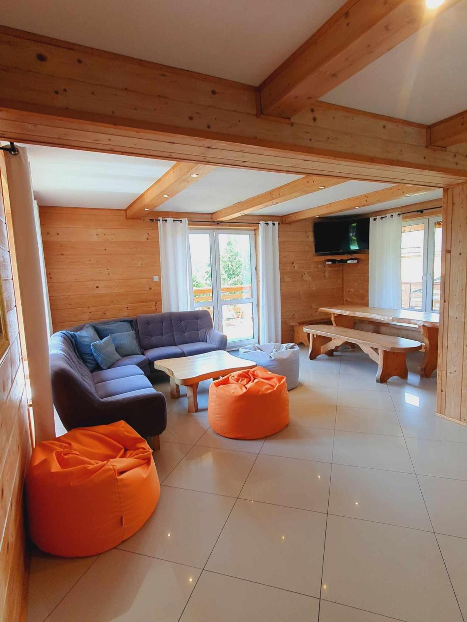 Six-Bedroom House photo 1