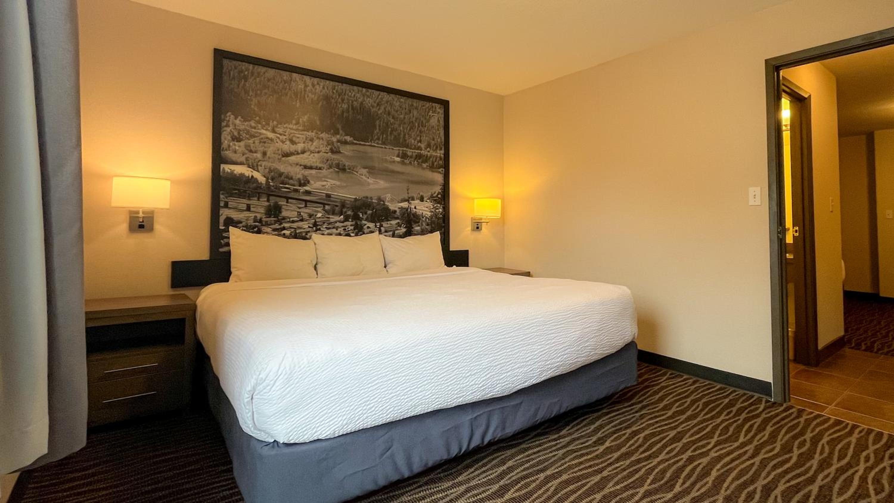 One-Bedroom King/Double Suite - Non-Smoking - Photo 3
