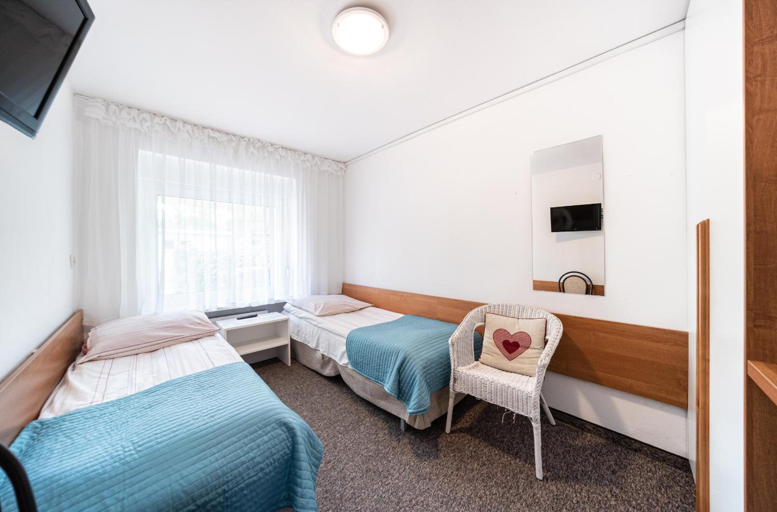 Twin Room - Photo 2
