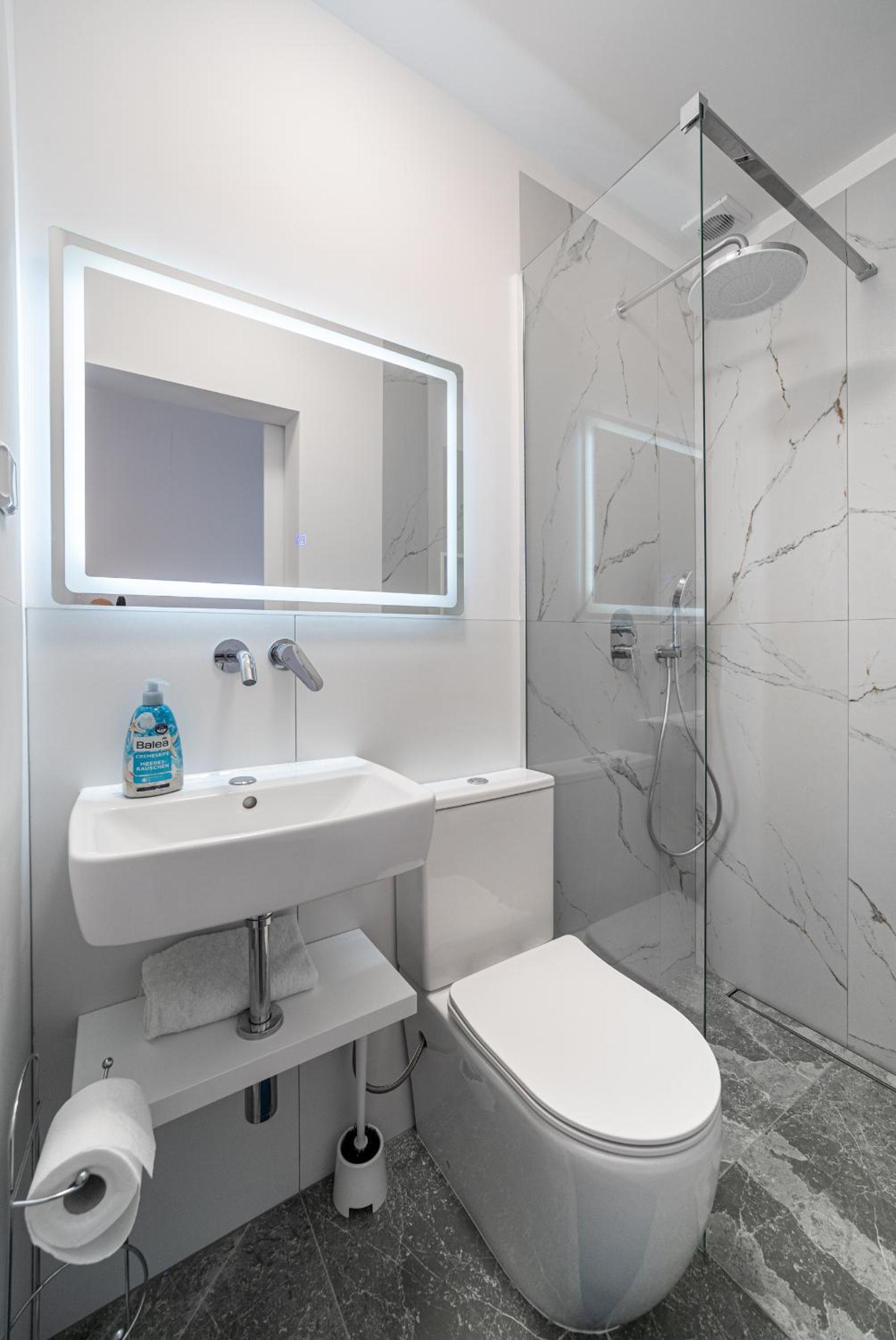 Single Room with Bathroom photo 3