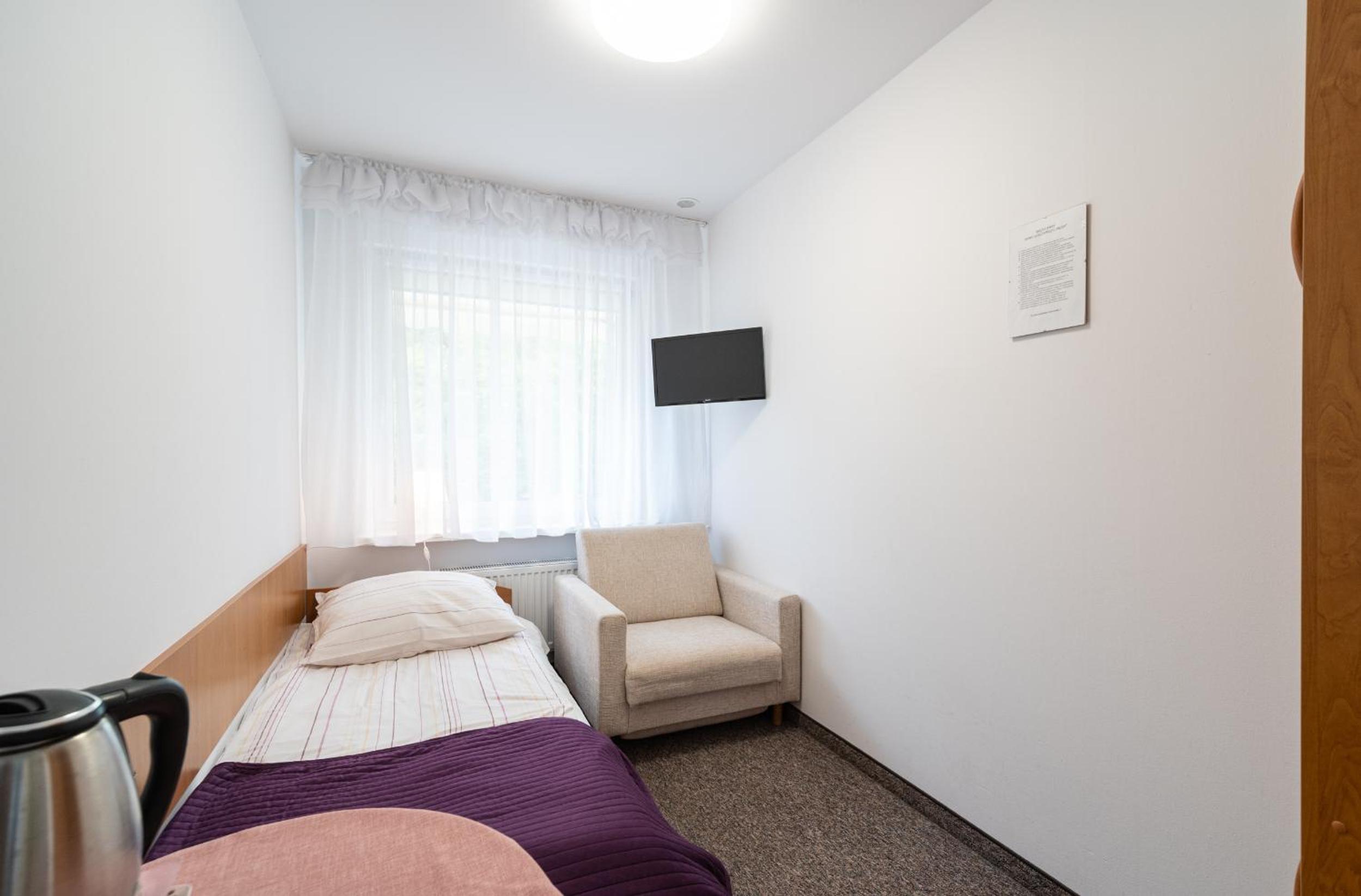 Single Room with Bathroom photo 1