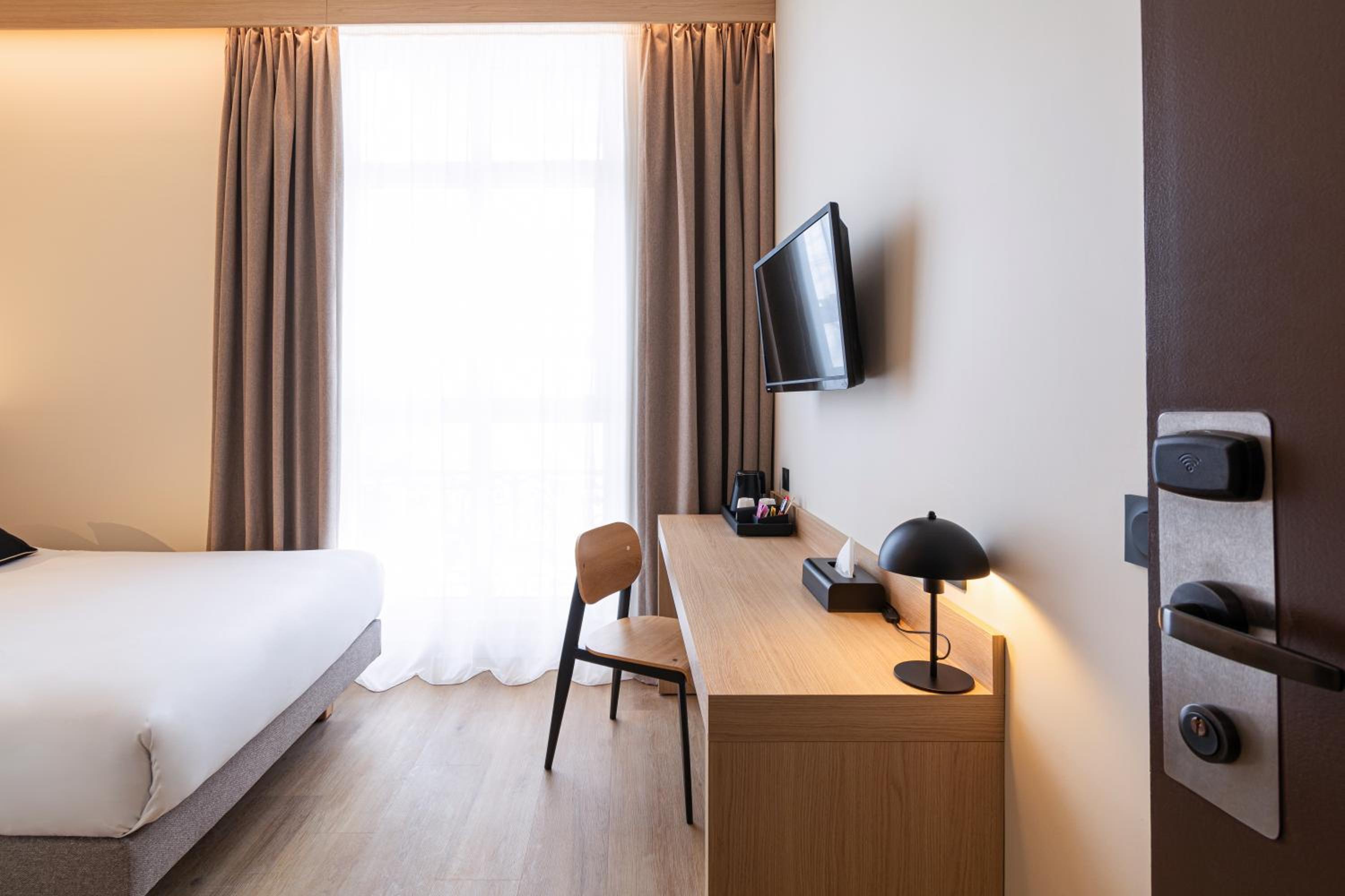 Standard Double Room - Photo 6