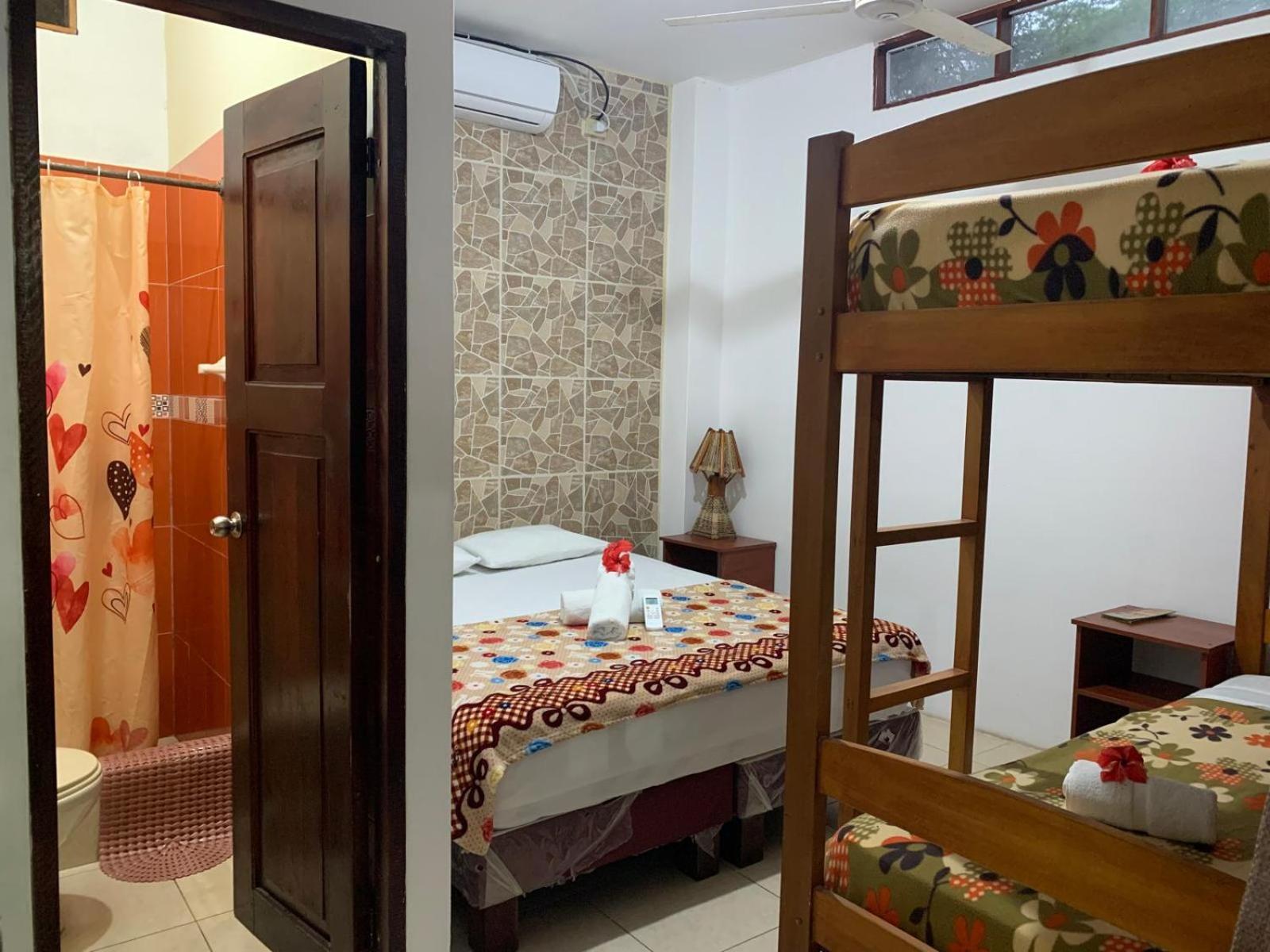 Quadruple Room with Private Bathroom photo 3
