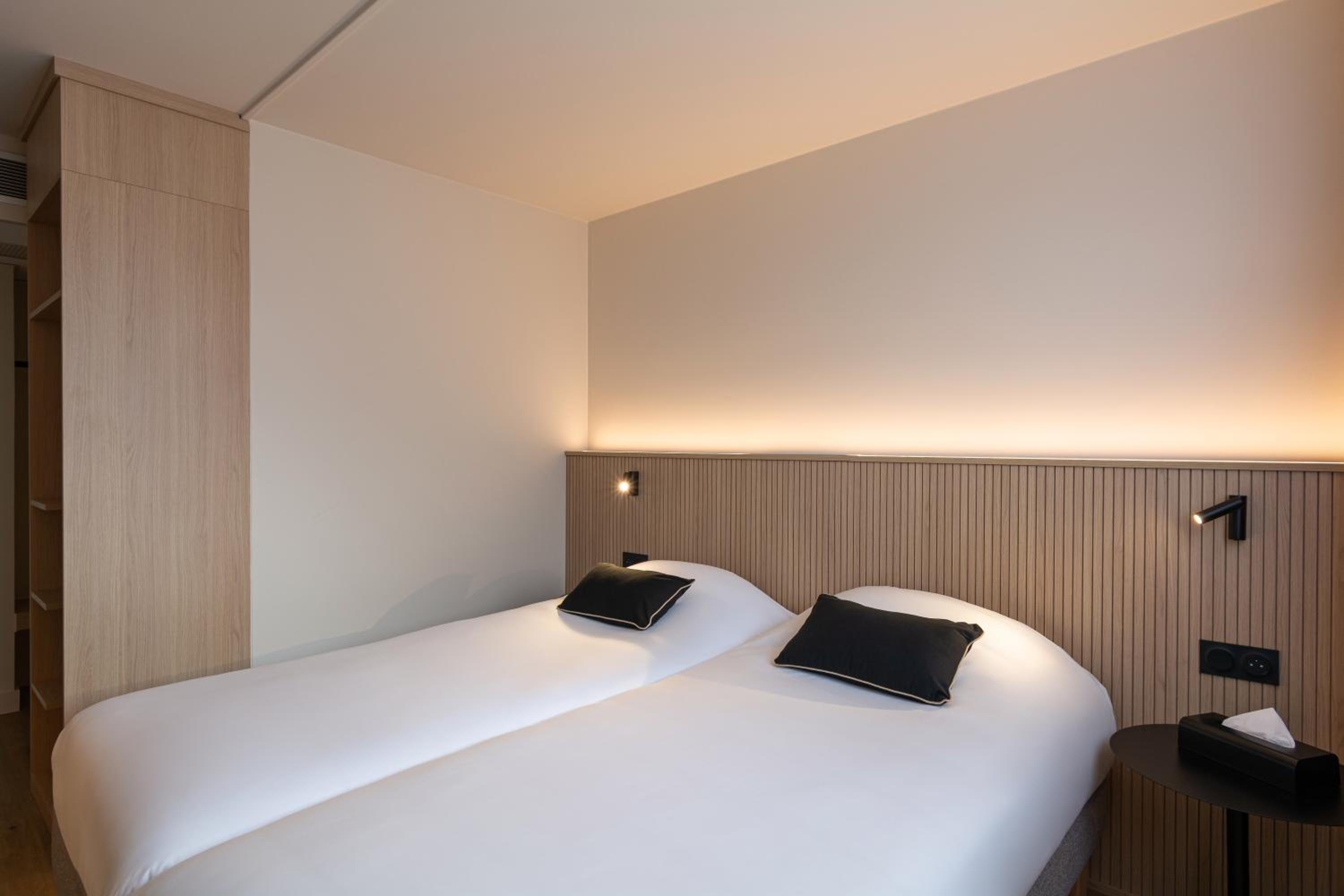 Standard Double Room - Photo 11