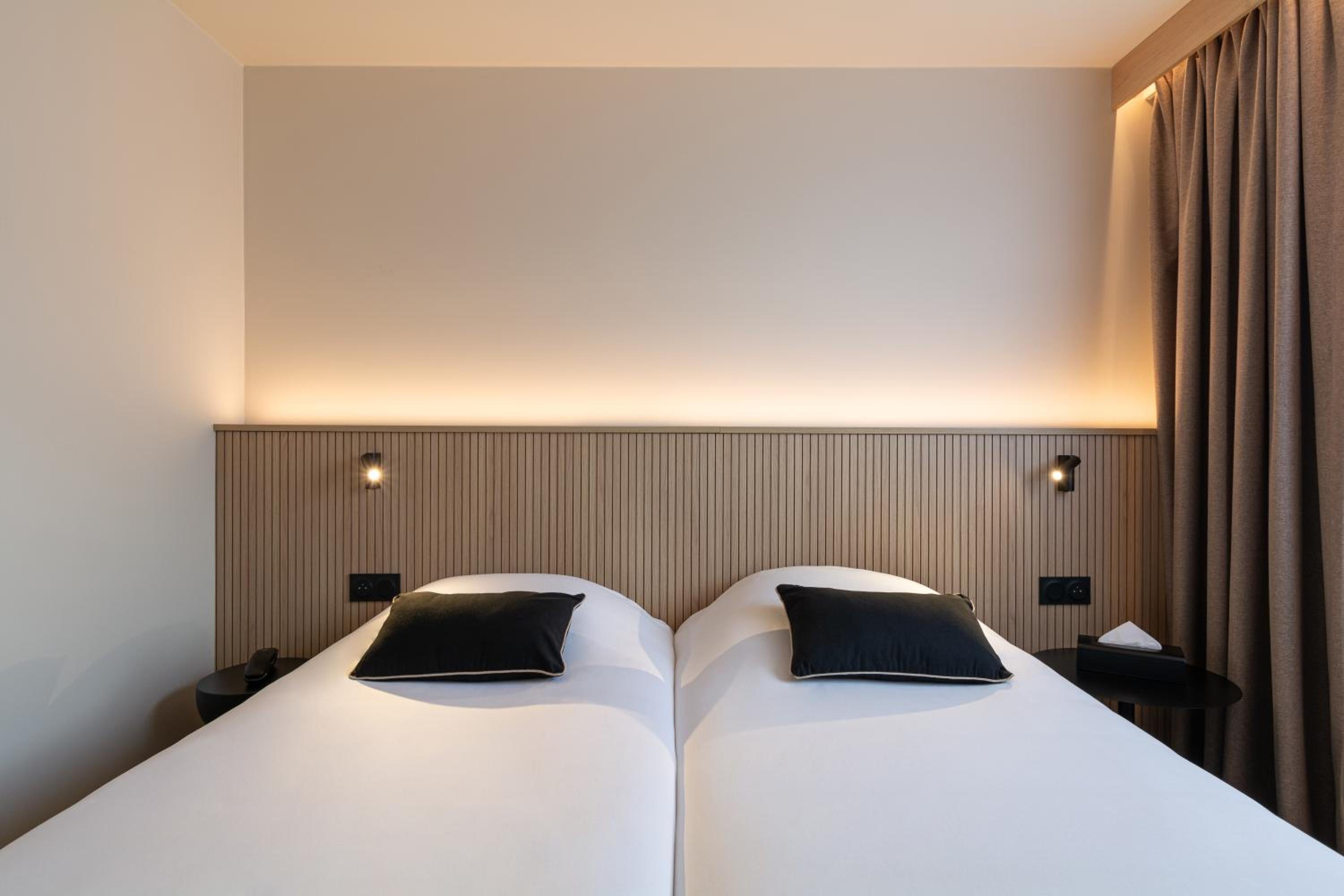 Standard Double Room - Photo 13