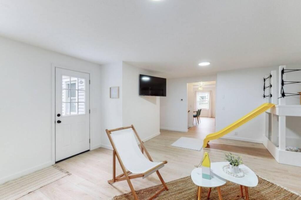 Three-Bedroom House photo 2