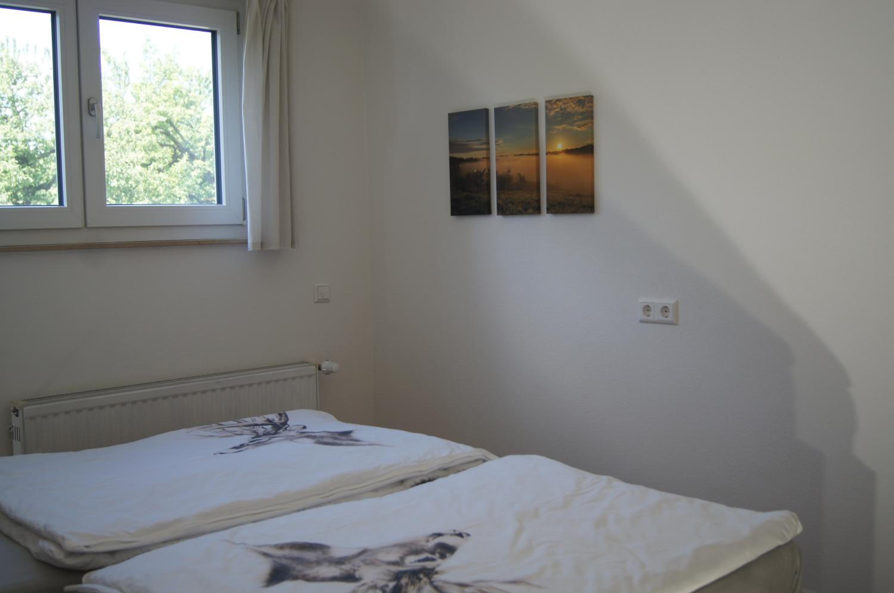 Two-Bedroom Apartment with Bathroom photo 2