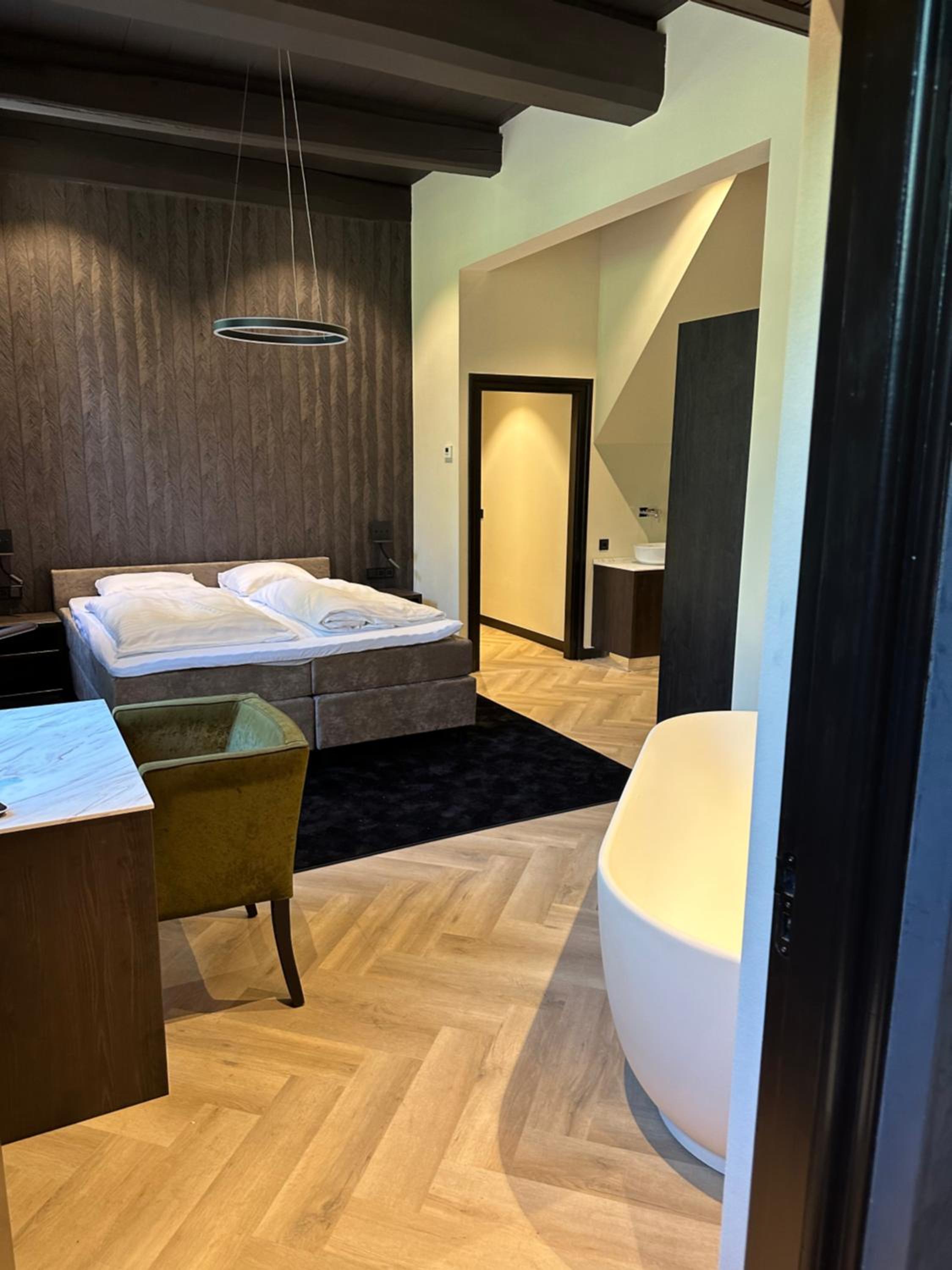 Deluxe Double Room with Bath photo 1