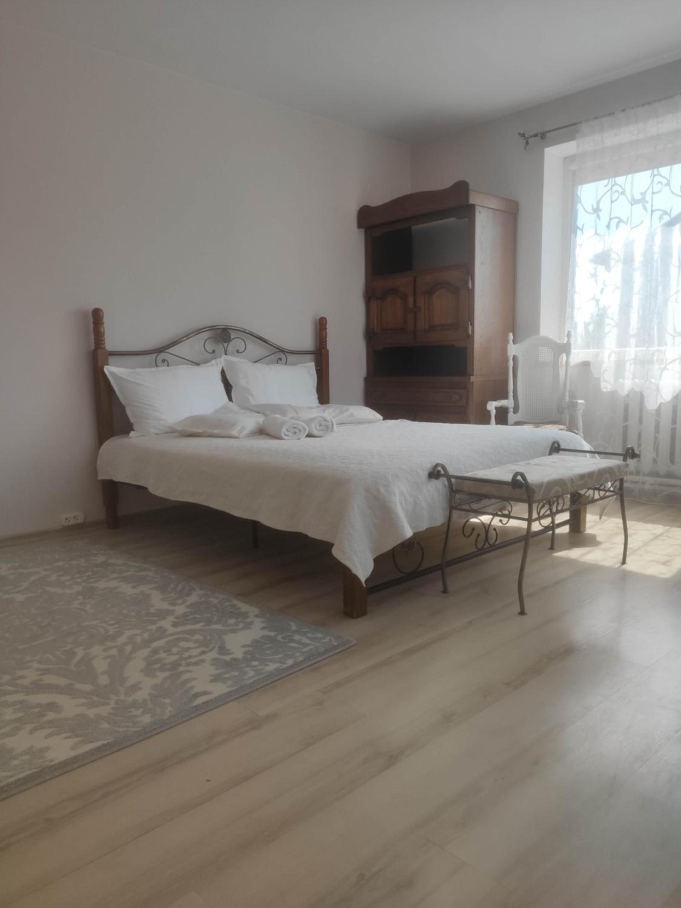 Large Double Room photo 1