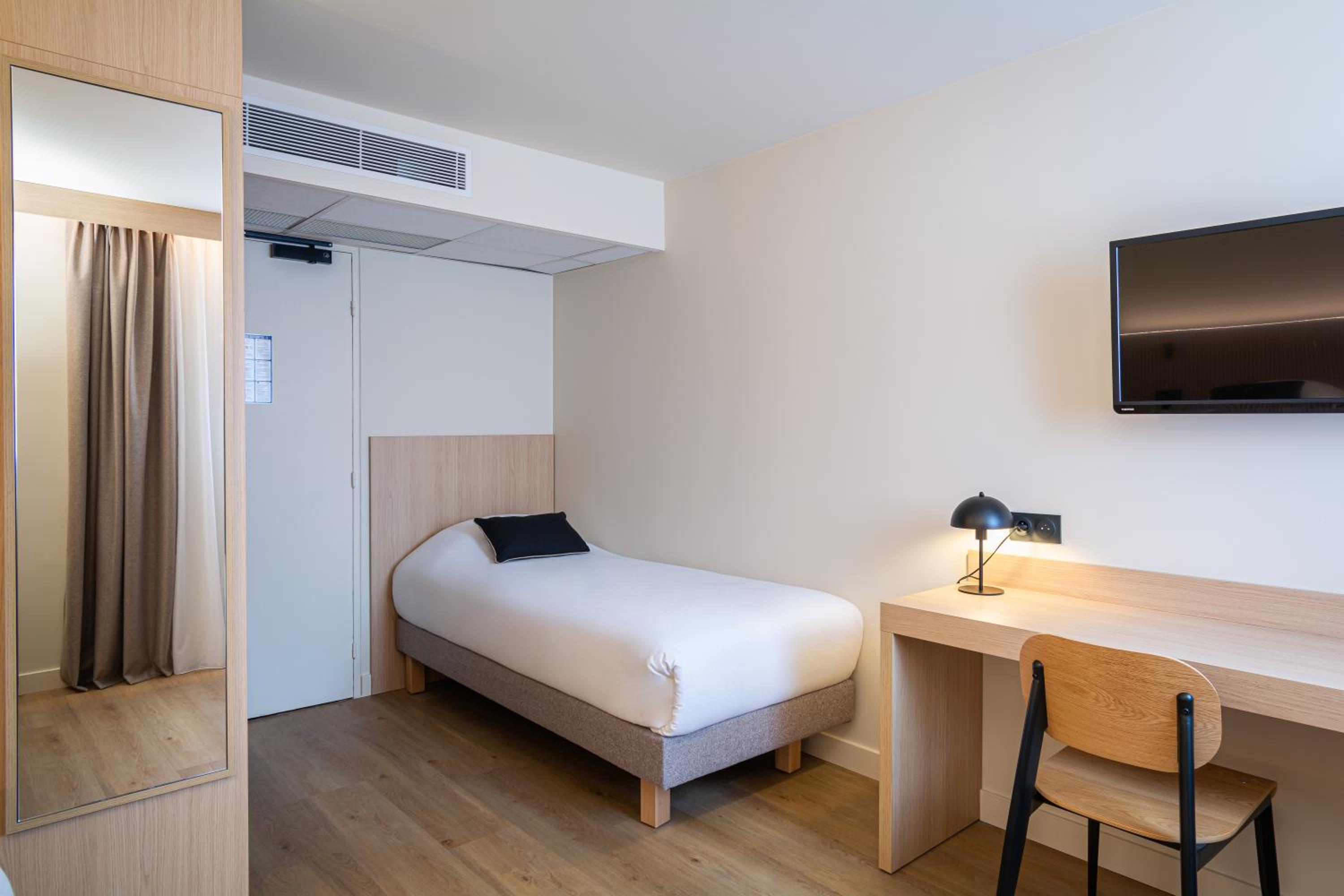 Standard Triple Room - Photo 8
