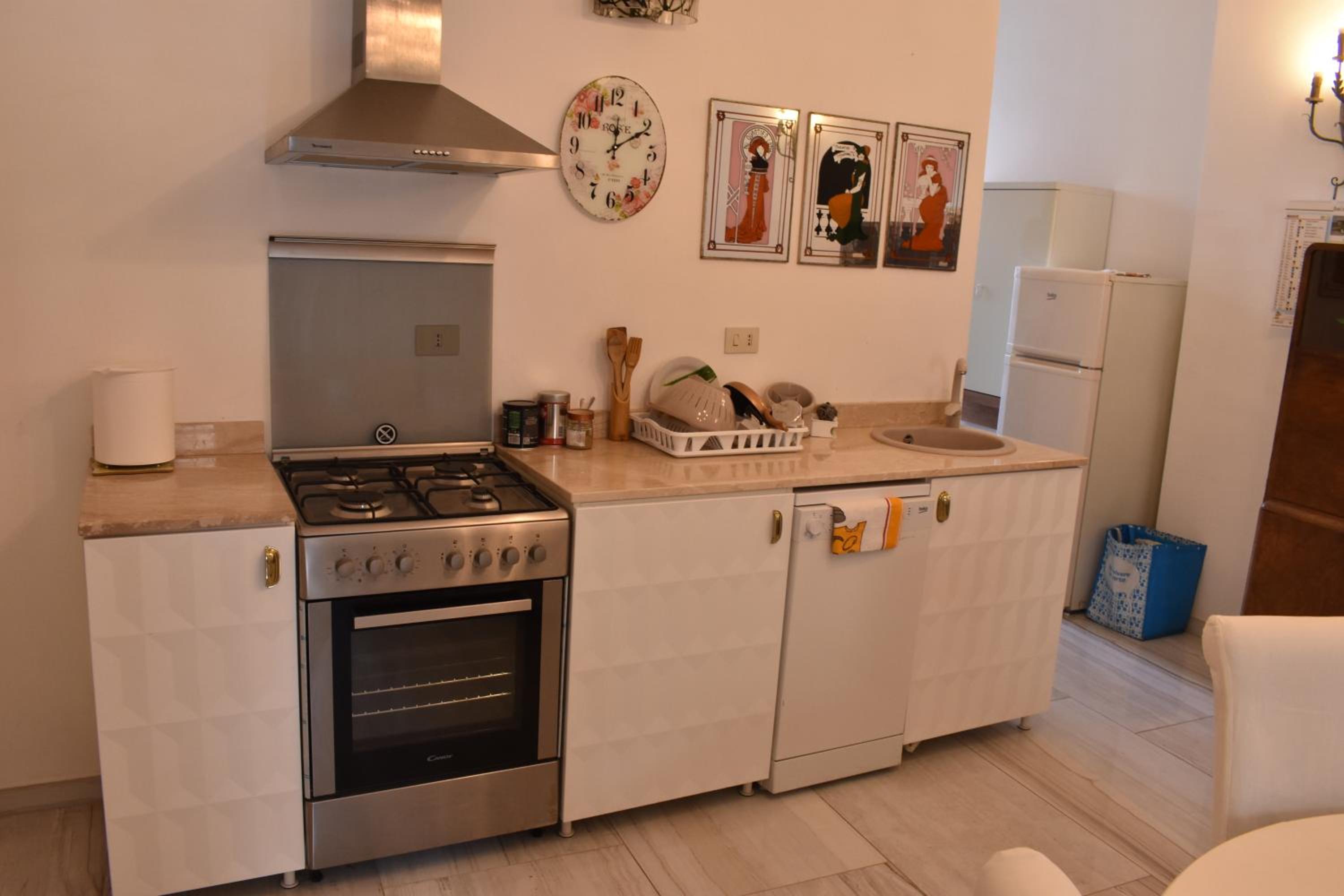 One-Bedroom Apartment photo 2